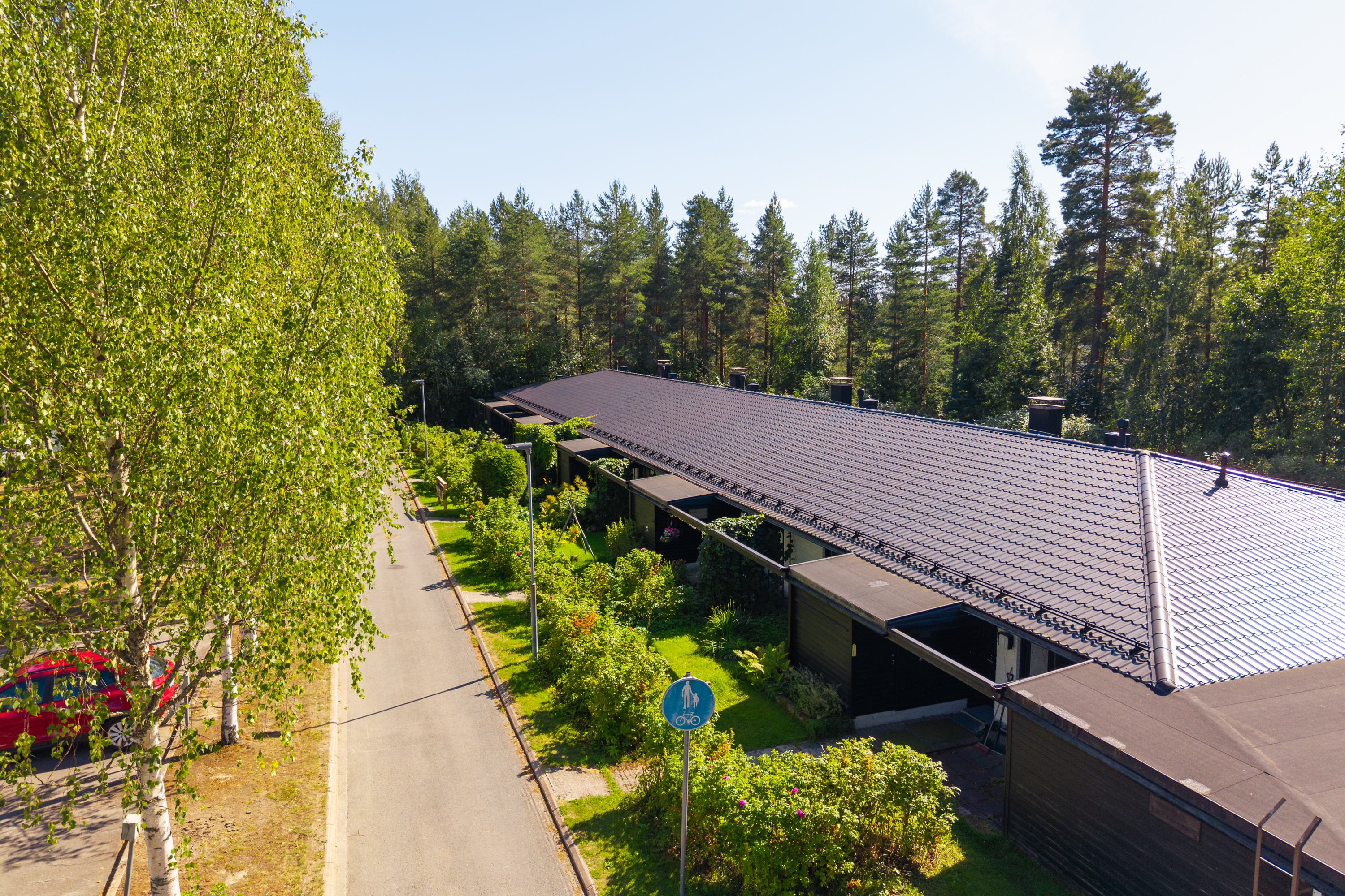 Kävelytieltä käynti asuntoihin