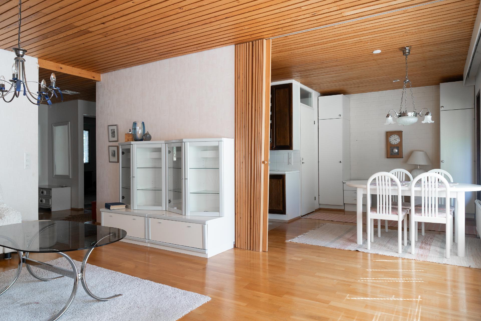 Olohuoneesta keittiöön