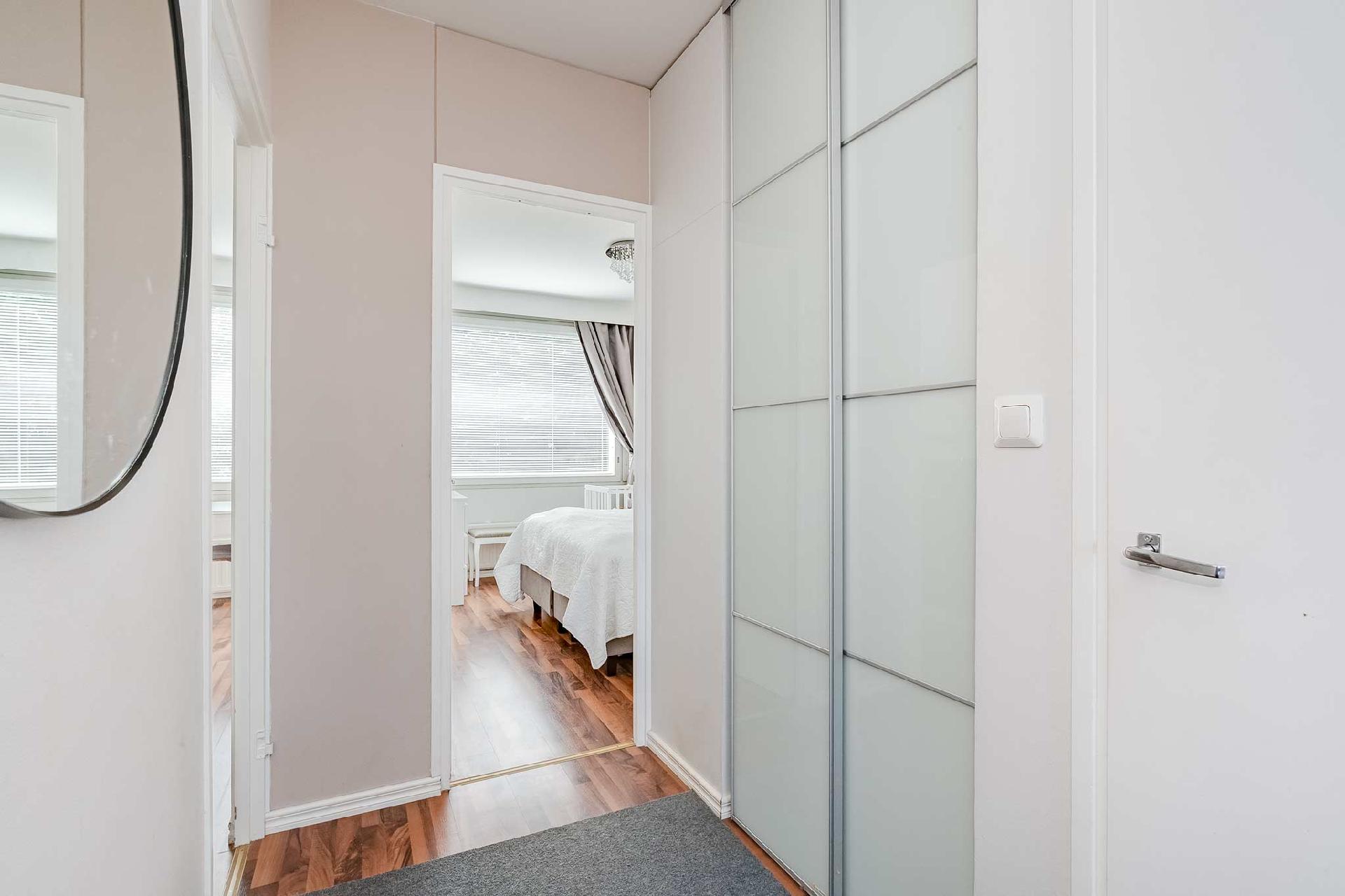 Säilytystilaa liukuovien takana