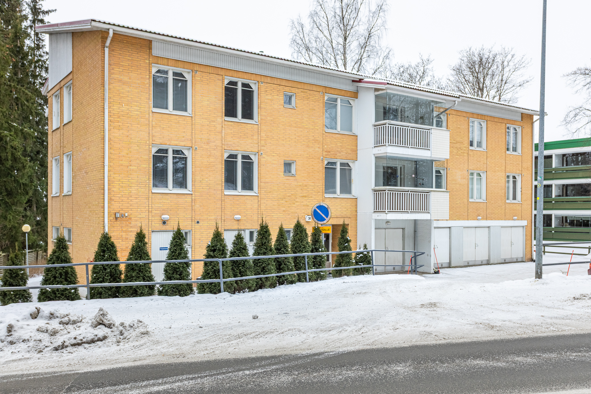 Julkisivu talvi