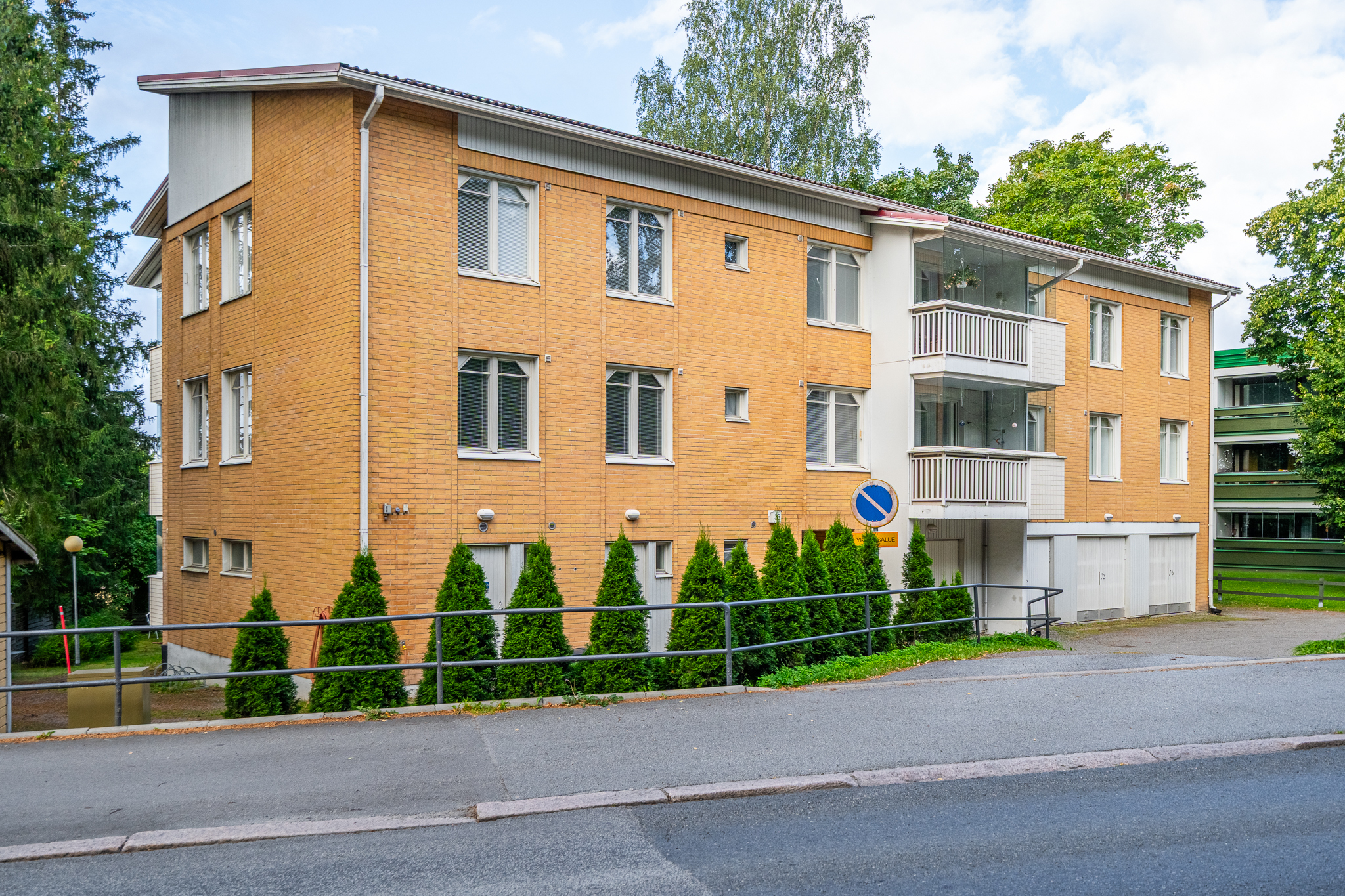 Julkisivu kesä