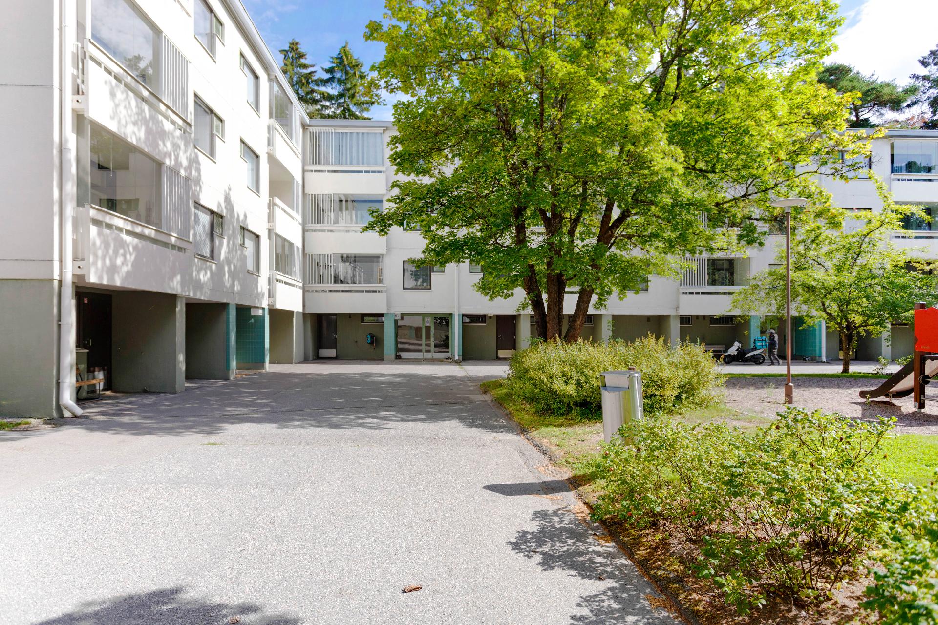 Vanamontie 4, Simonmetsä, Vantaa