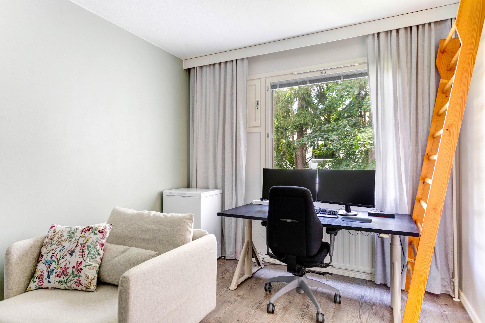 Vanamontie 4, Simonmetsä, Vantaa