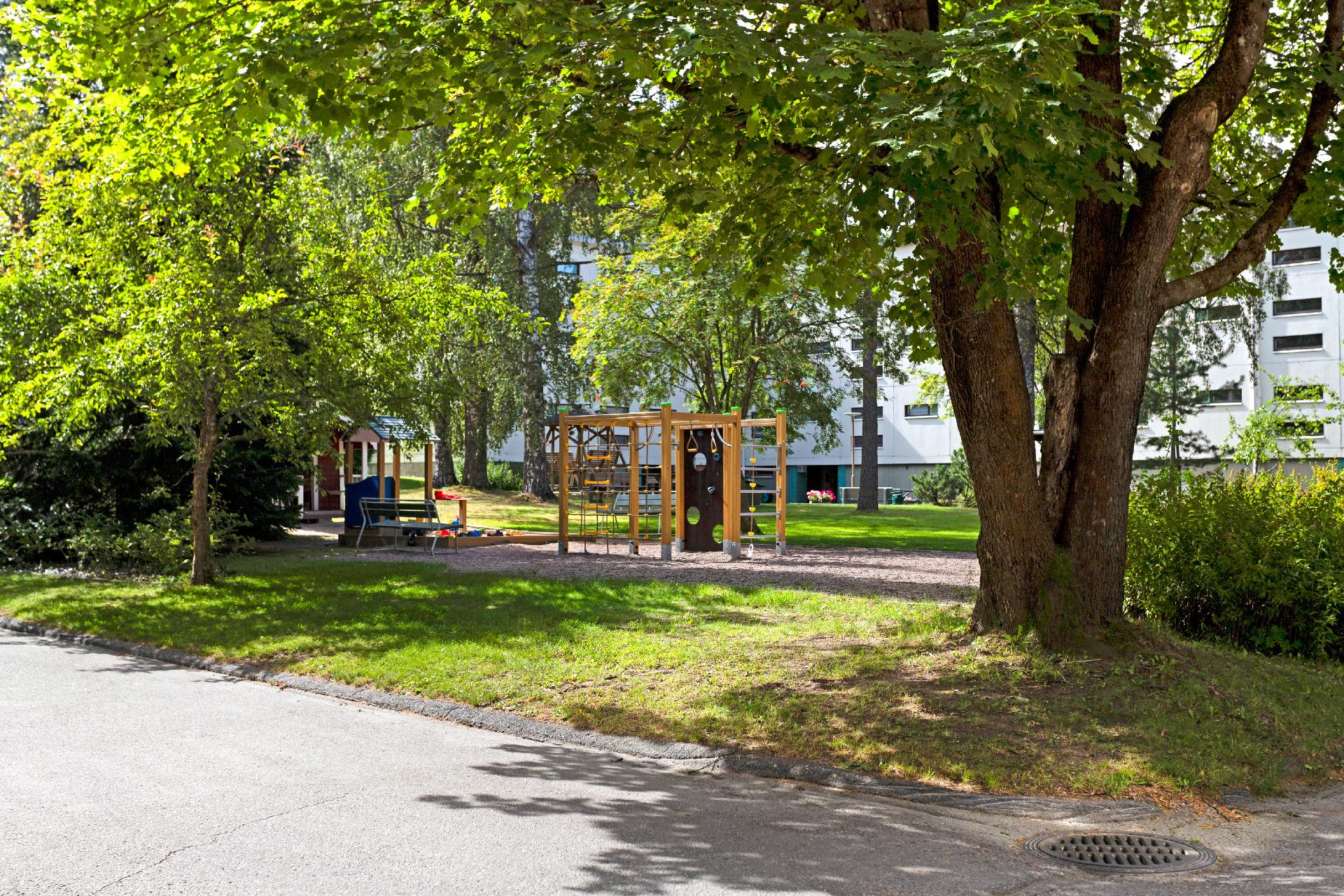 Vanamontie 4, Simonmetsä, Vantaa