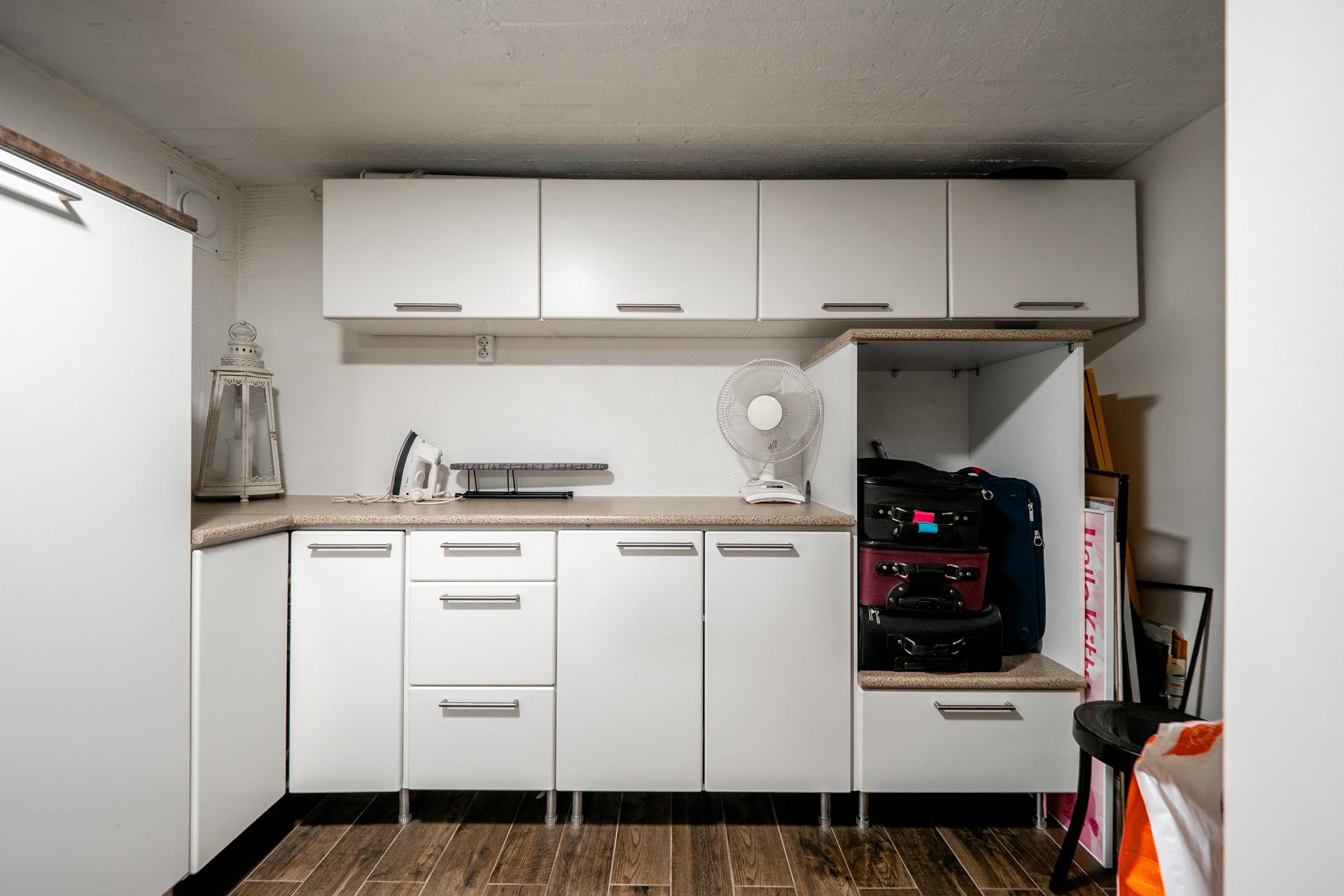 Kellarin vaatehuolto-tilaa