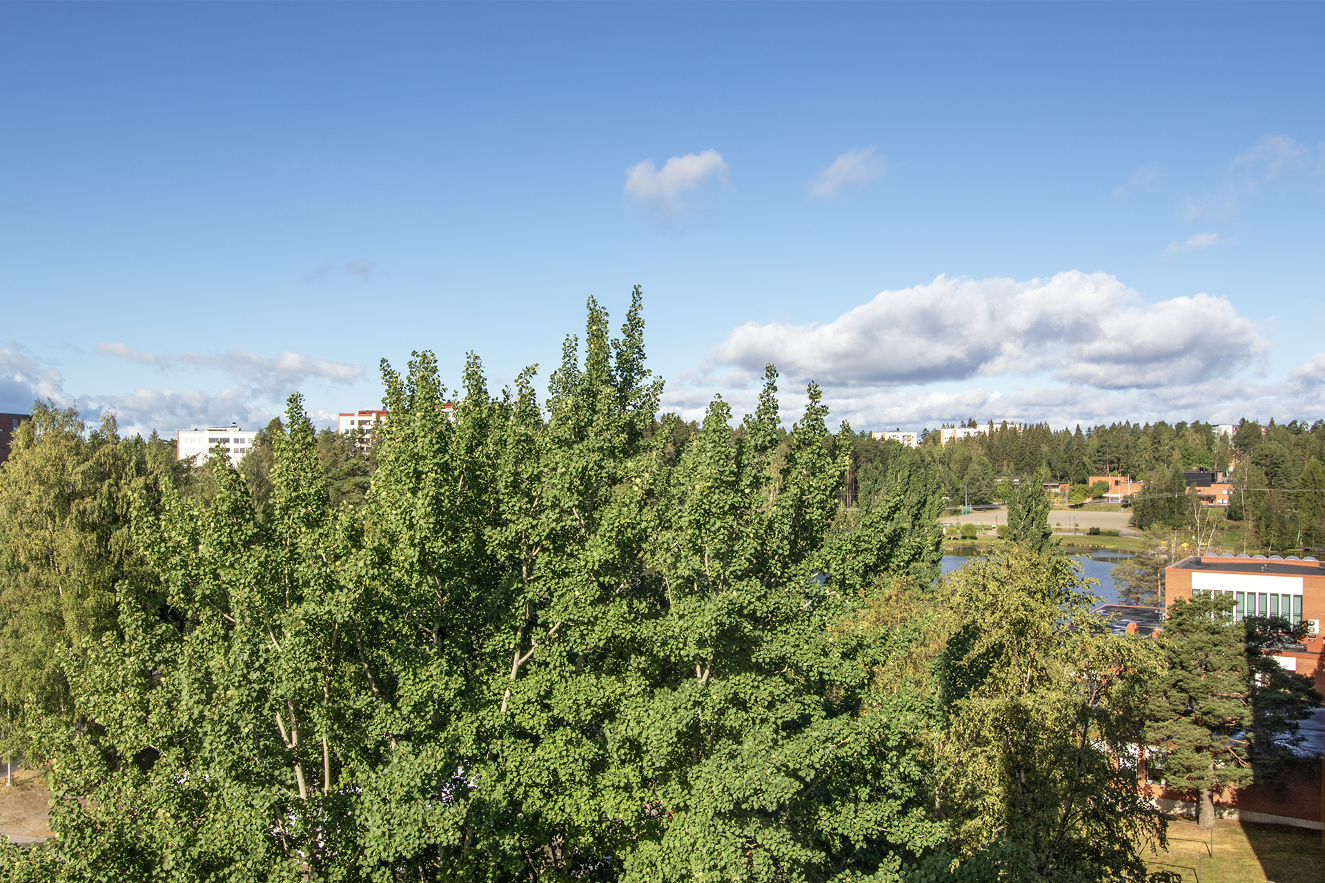 näkymä makuhuoneen ikkunasta