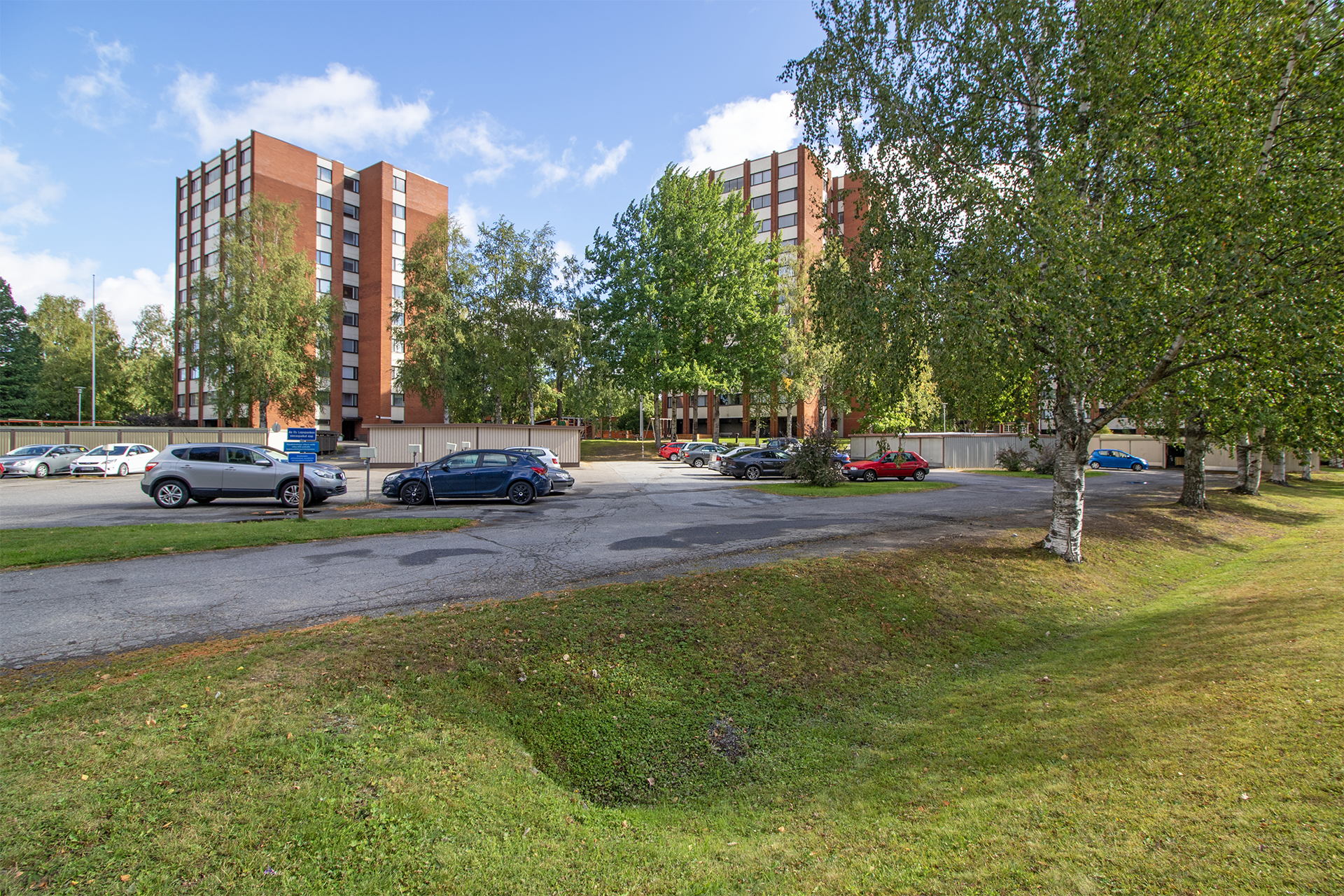 taloyhtiön parkkipaikka