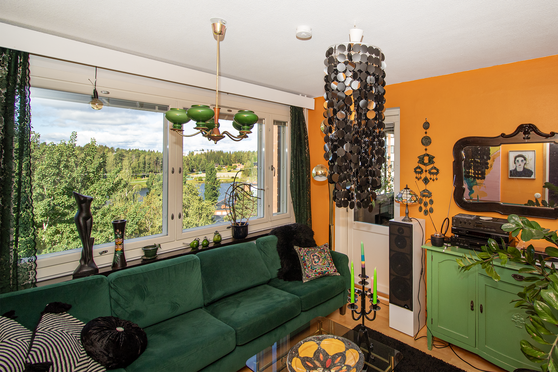 olohuone korkealta kuvattu