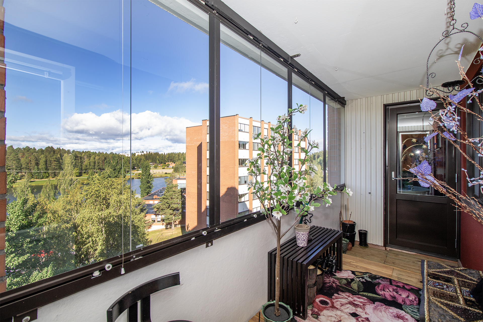 näkymä parvekkeelta Sammakkolammelle