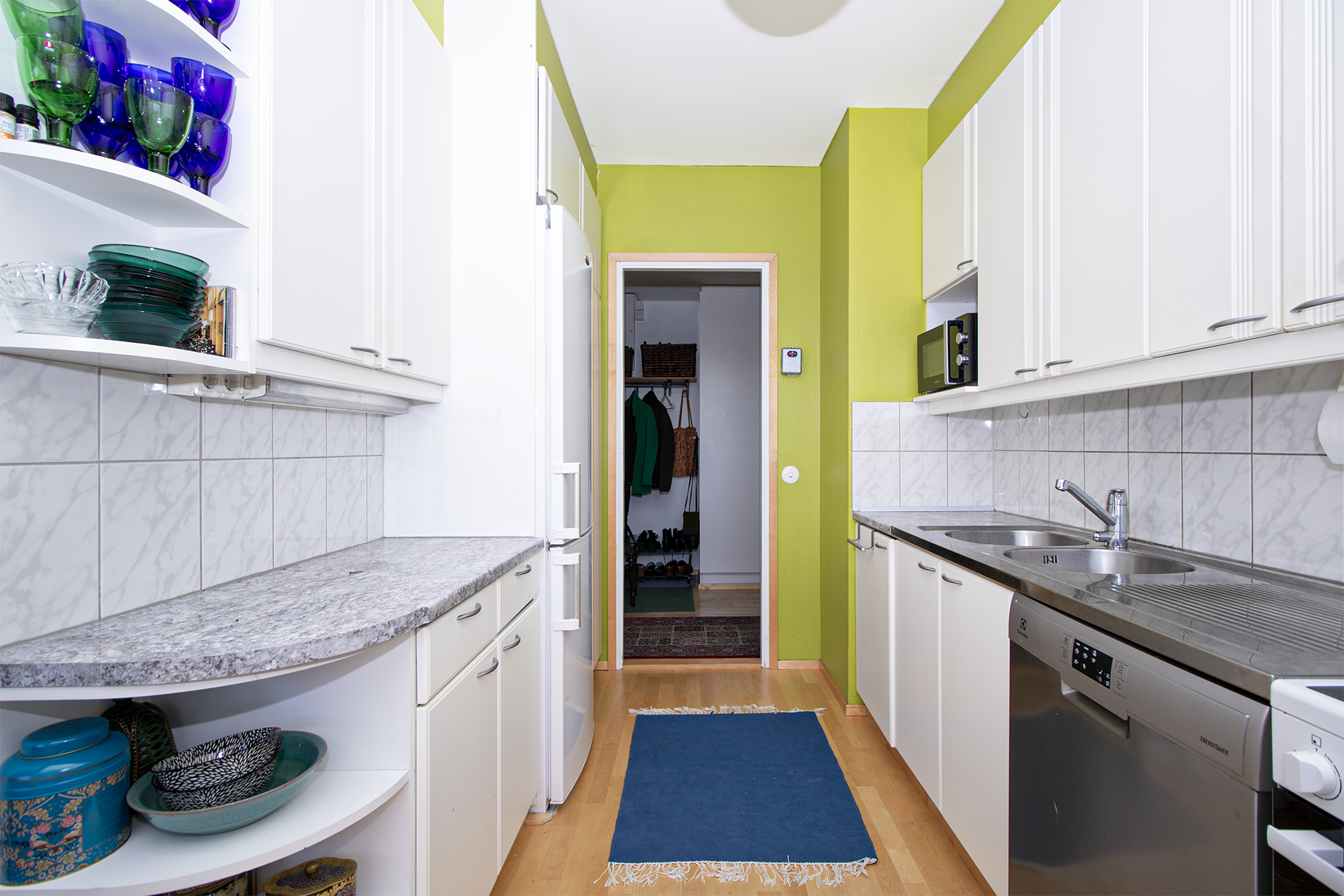 keittiössä runsaasti  säilytys tilaa