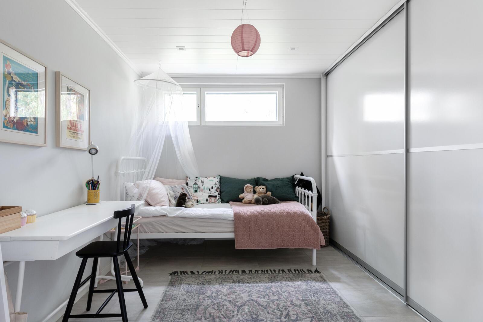 Alakerran työ/makuuhuone