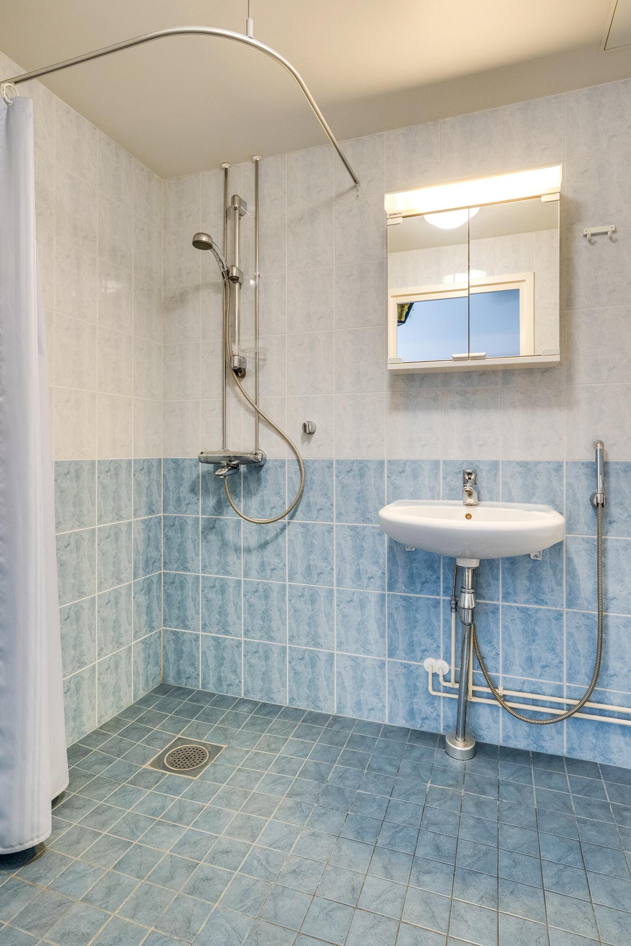 Kylpyhuone/wc on remontoitu putkiremontin yhteydessä