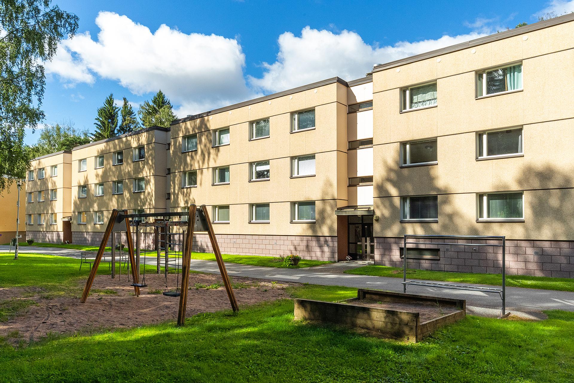 Taloyhtiön viihtyisä pihapiiri