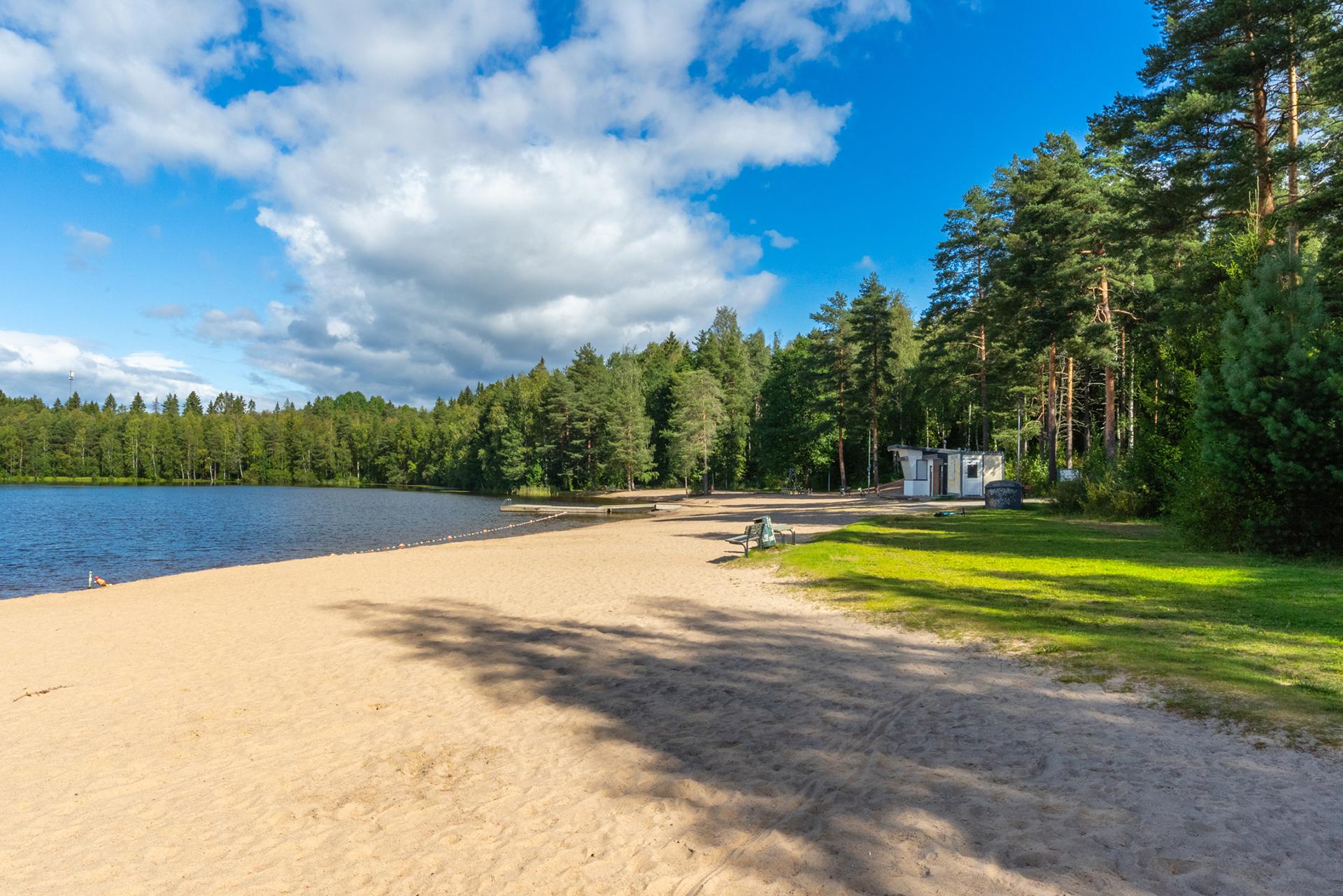 Upea uimaranta miltei takapihalla!