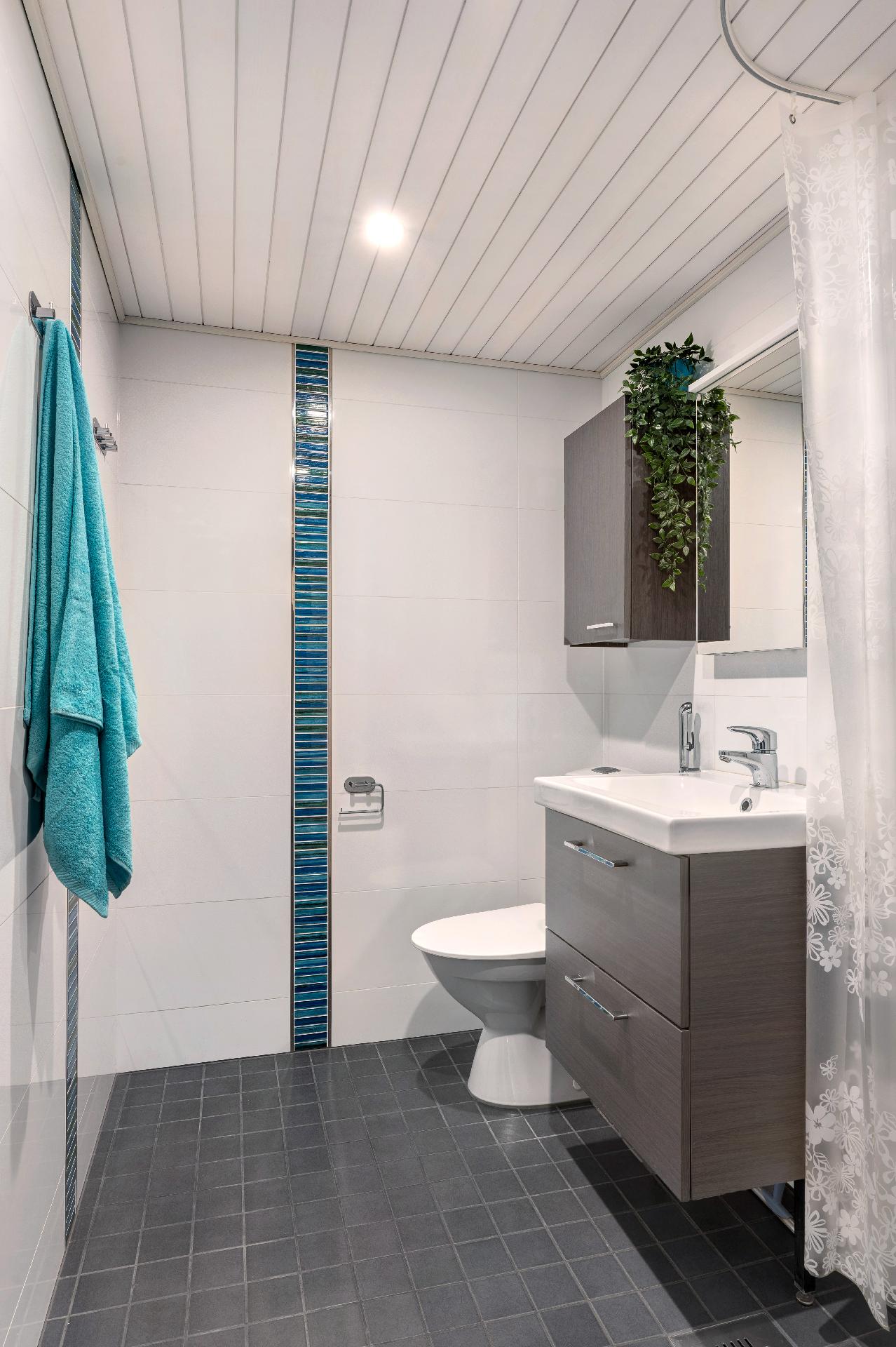 Kylphuoneessa myös sauna (on nyt varasto tilana)