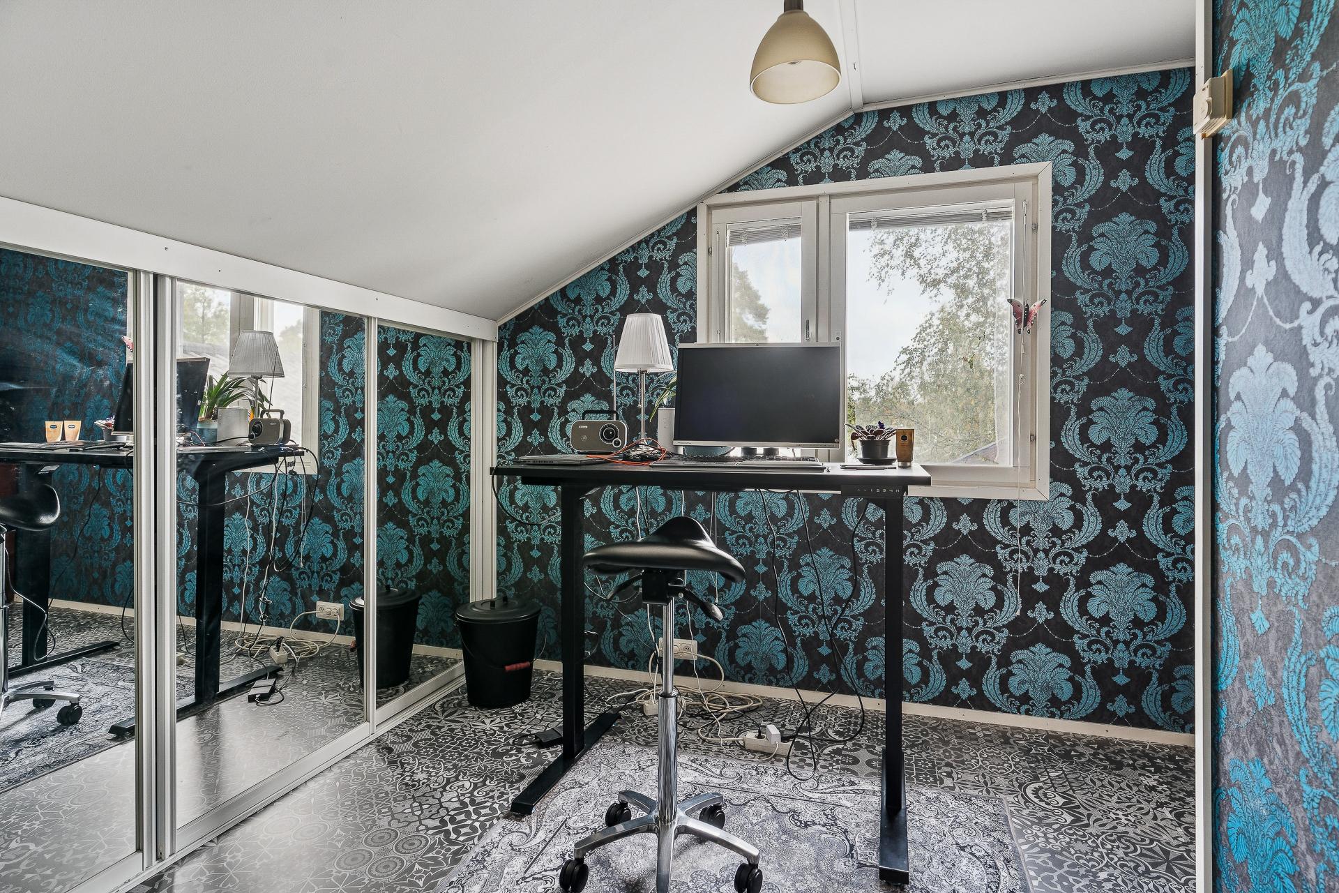 Yläkerran suurin makuuhuone