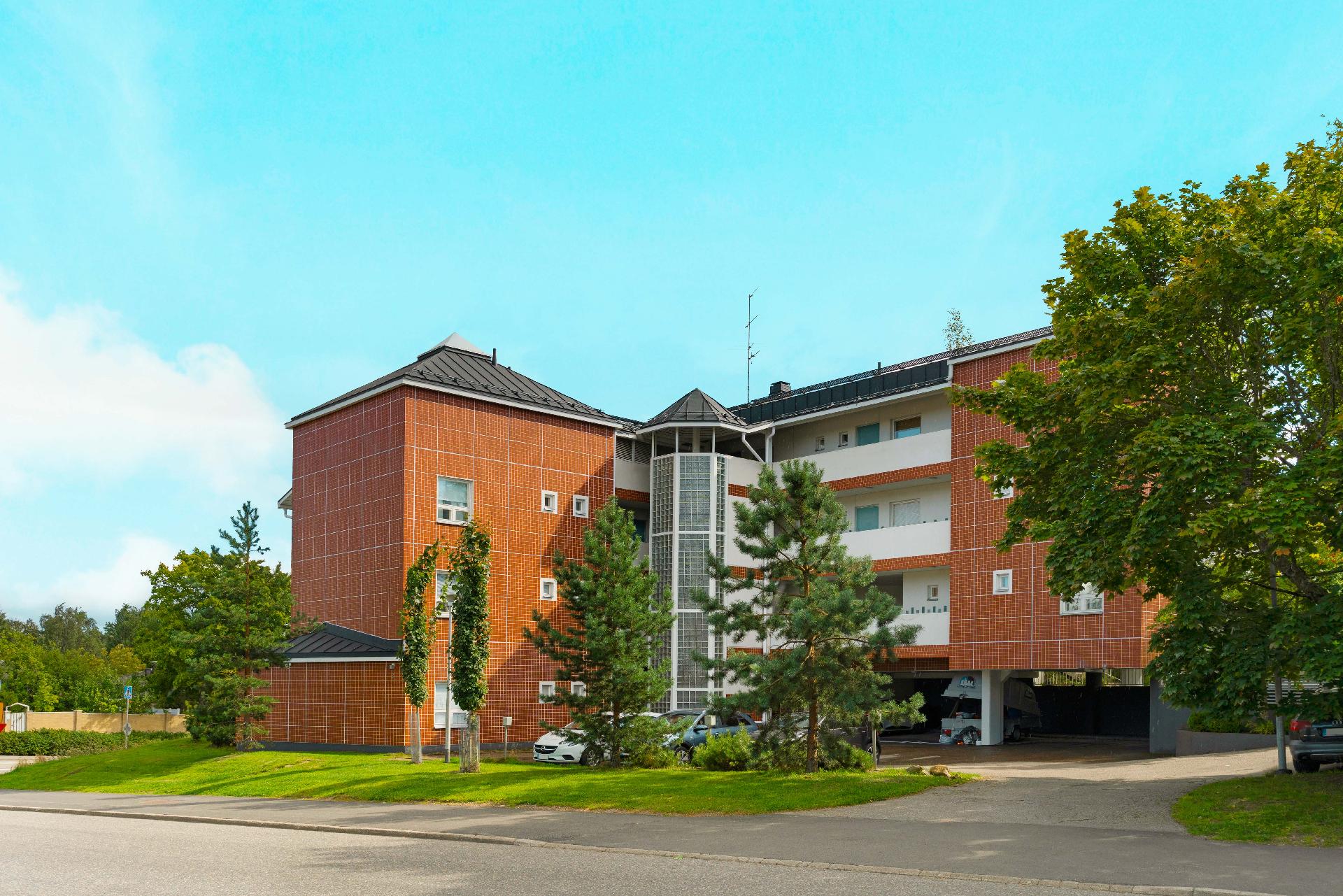 Etuniementie 2, Matinkylä, Espoo