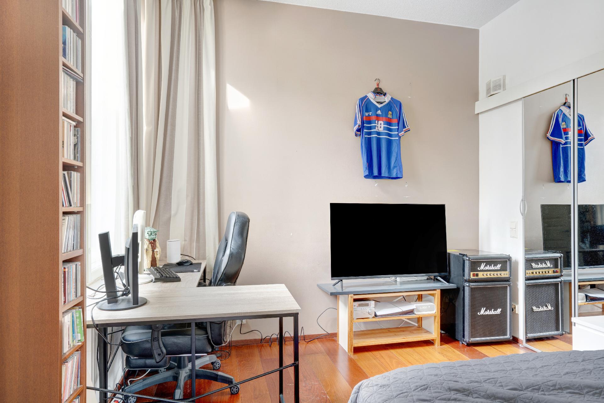 Asuinkerroksen toinen makuuhuone