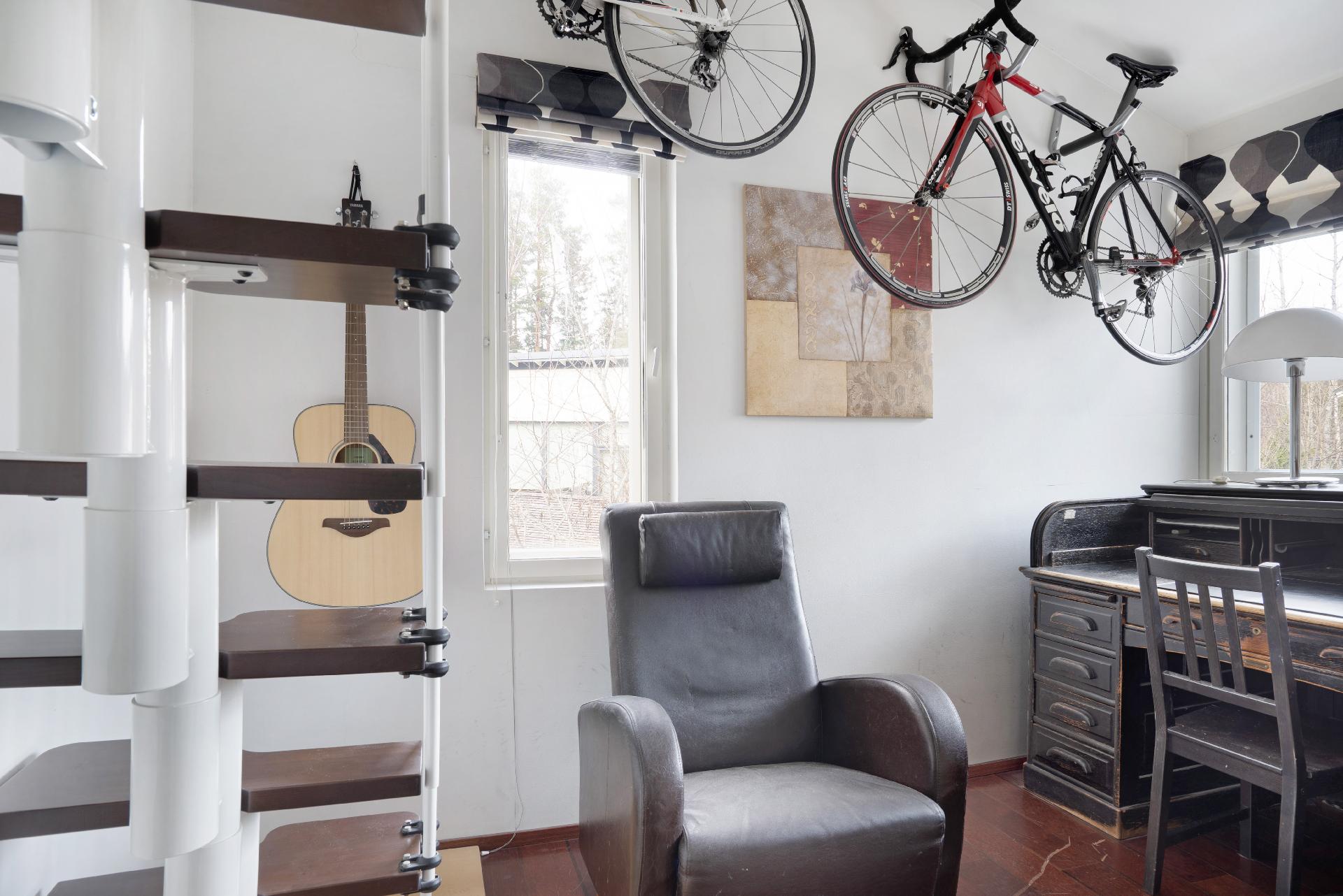 Asuinkerroksen toinen makuuhuone