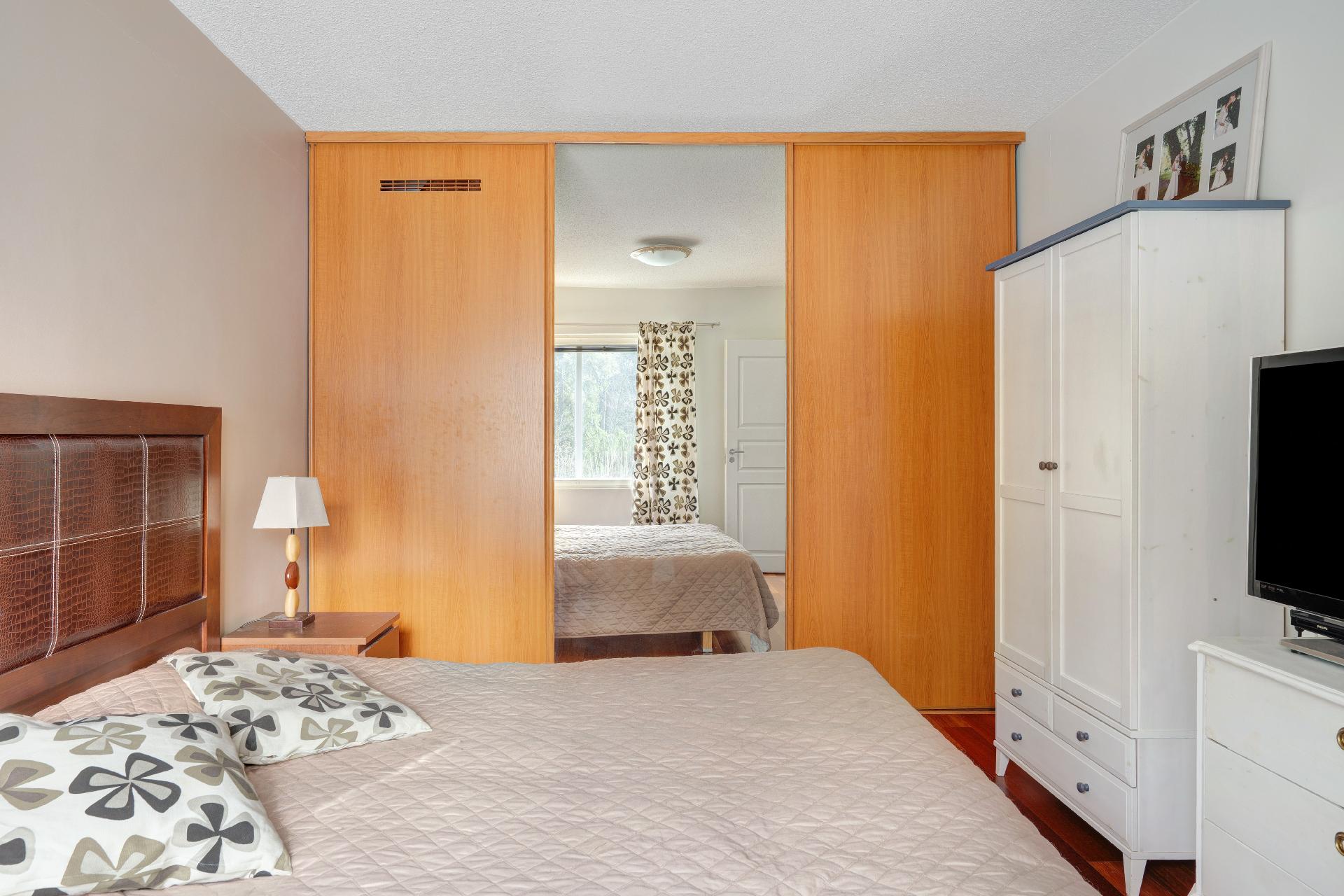 Alakerran päämakuuhuone