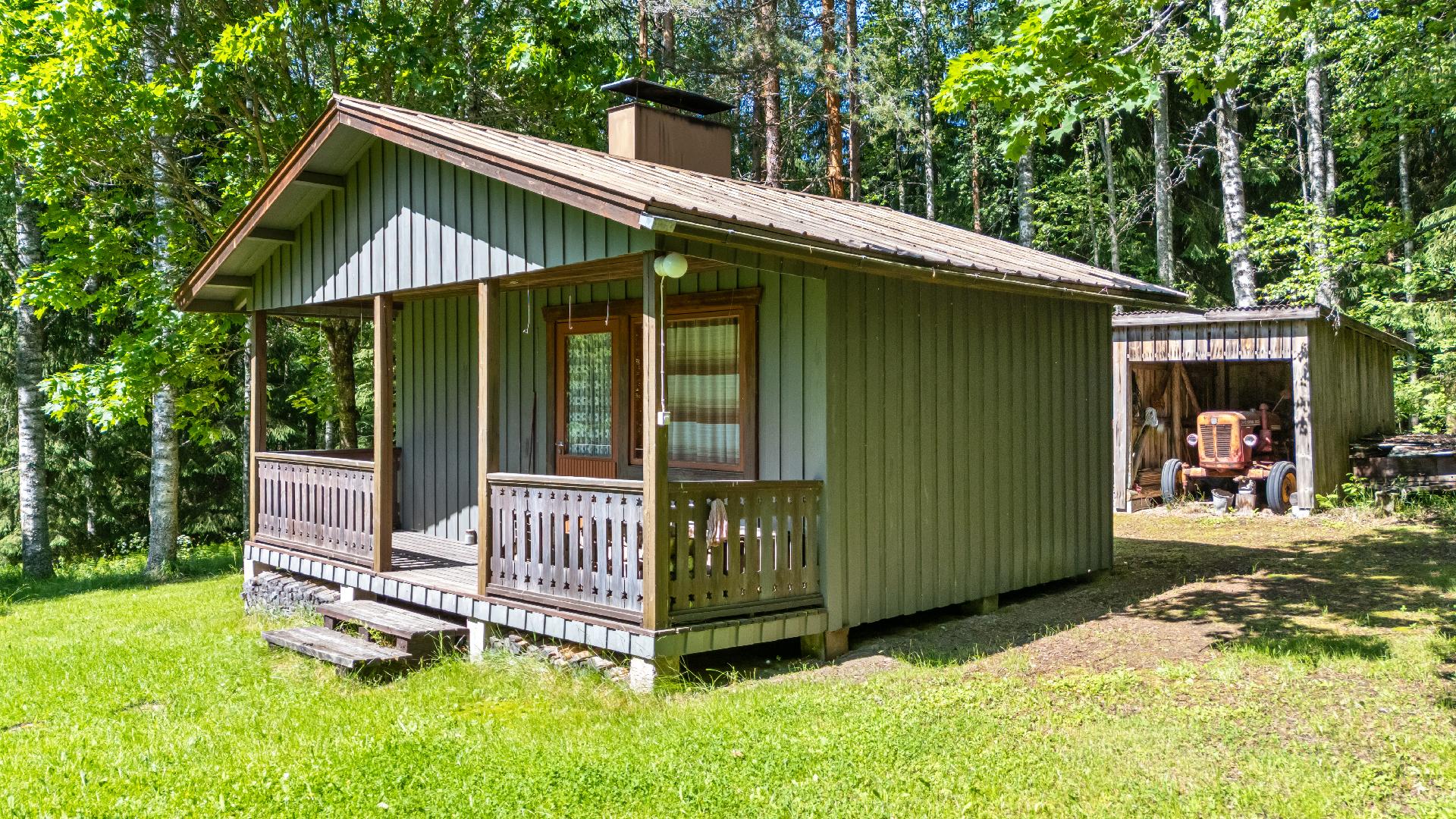 Uudempi sauna ja vaja