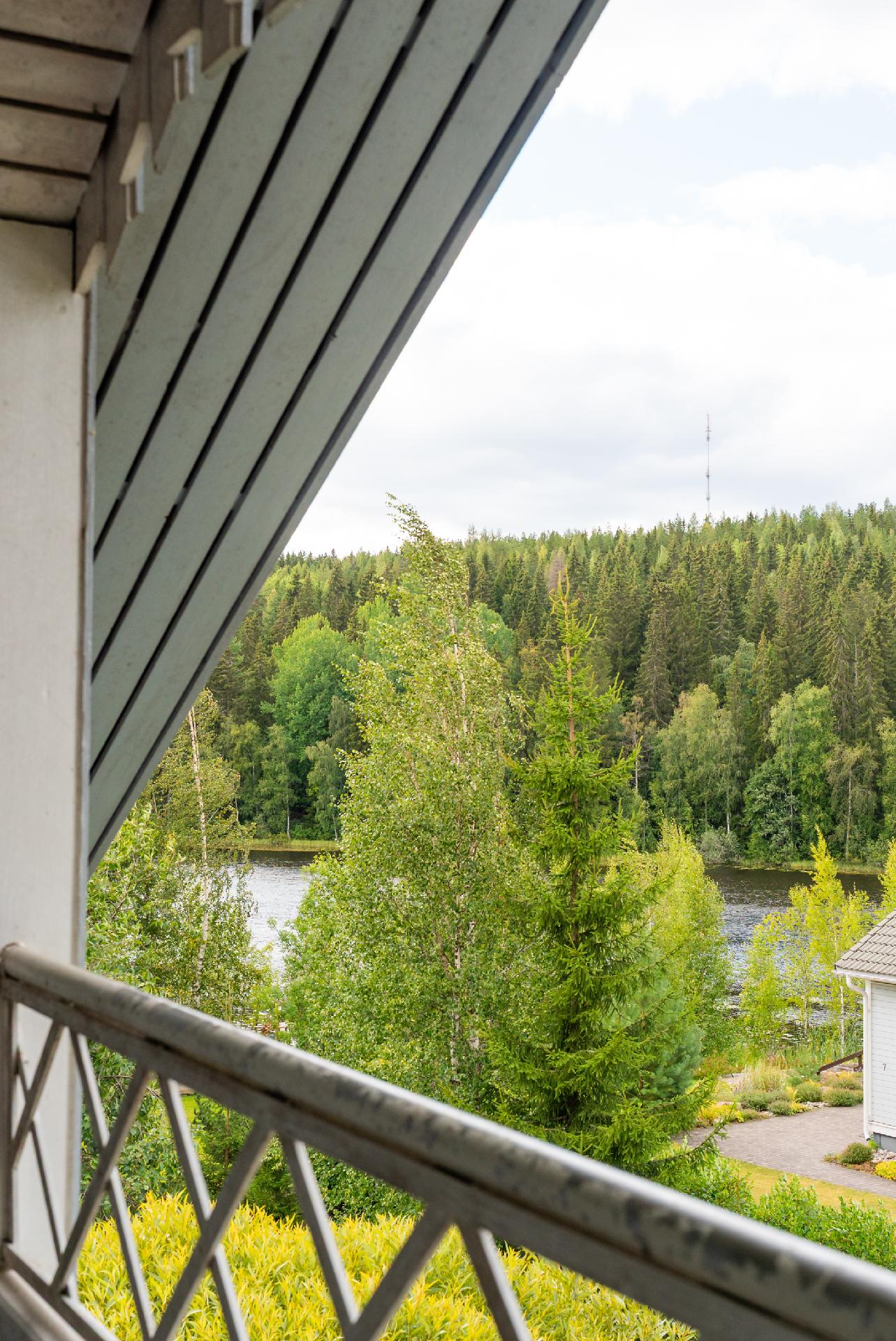 yläparvekkeelta näkymää