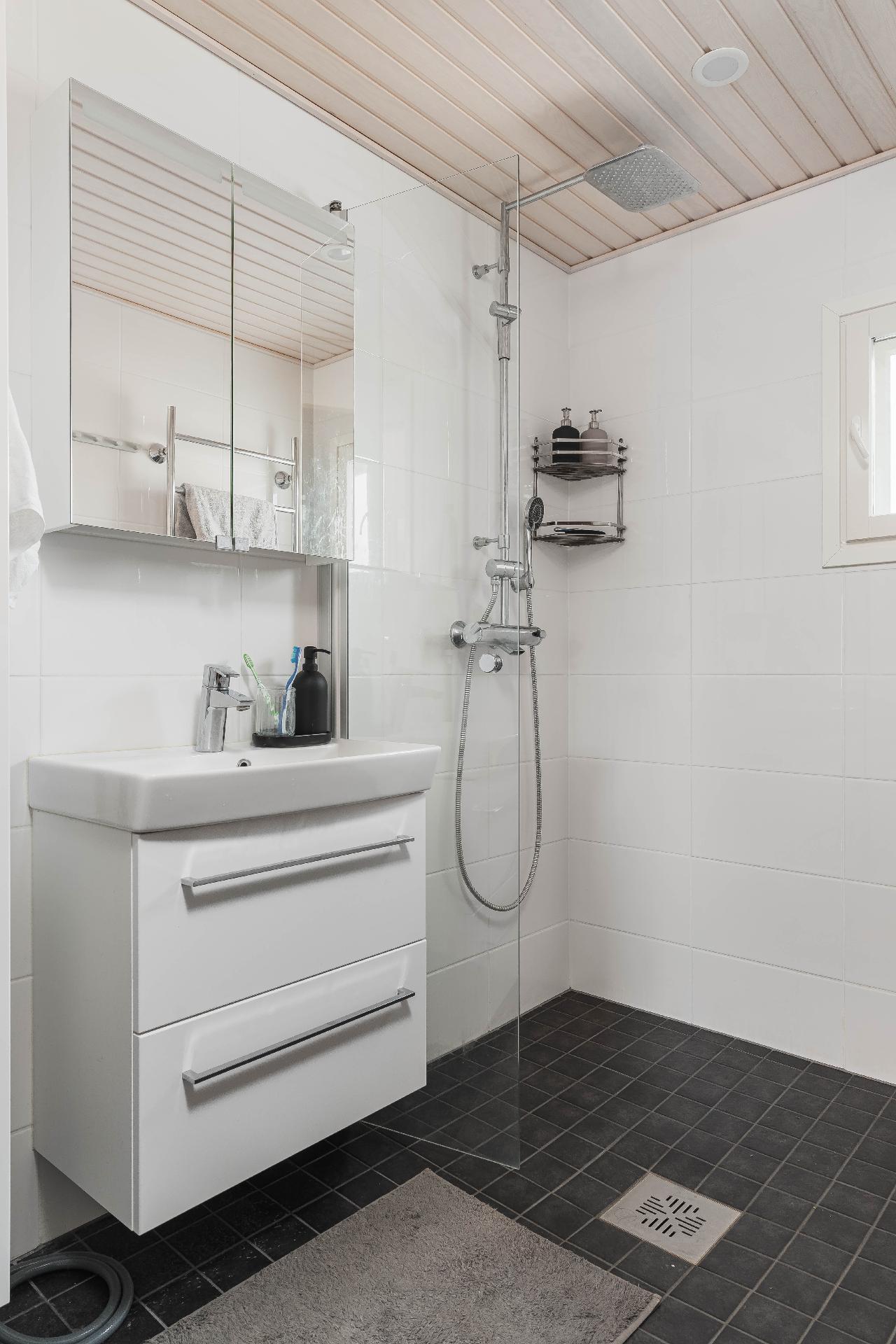 Nurmilinnuntie 1, Rastaala, Espoo