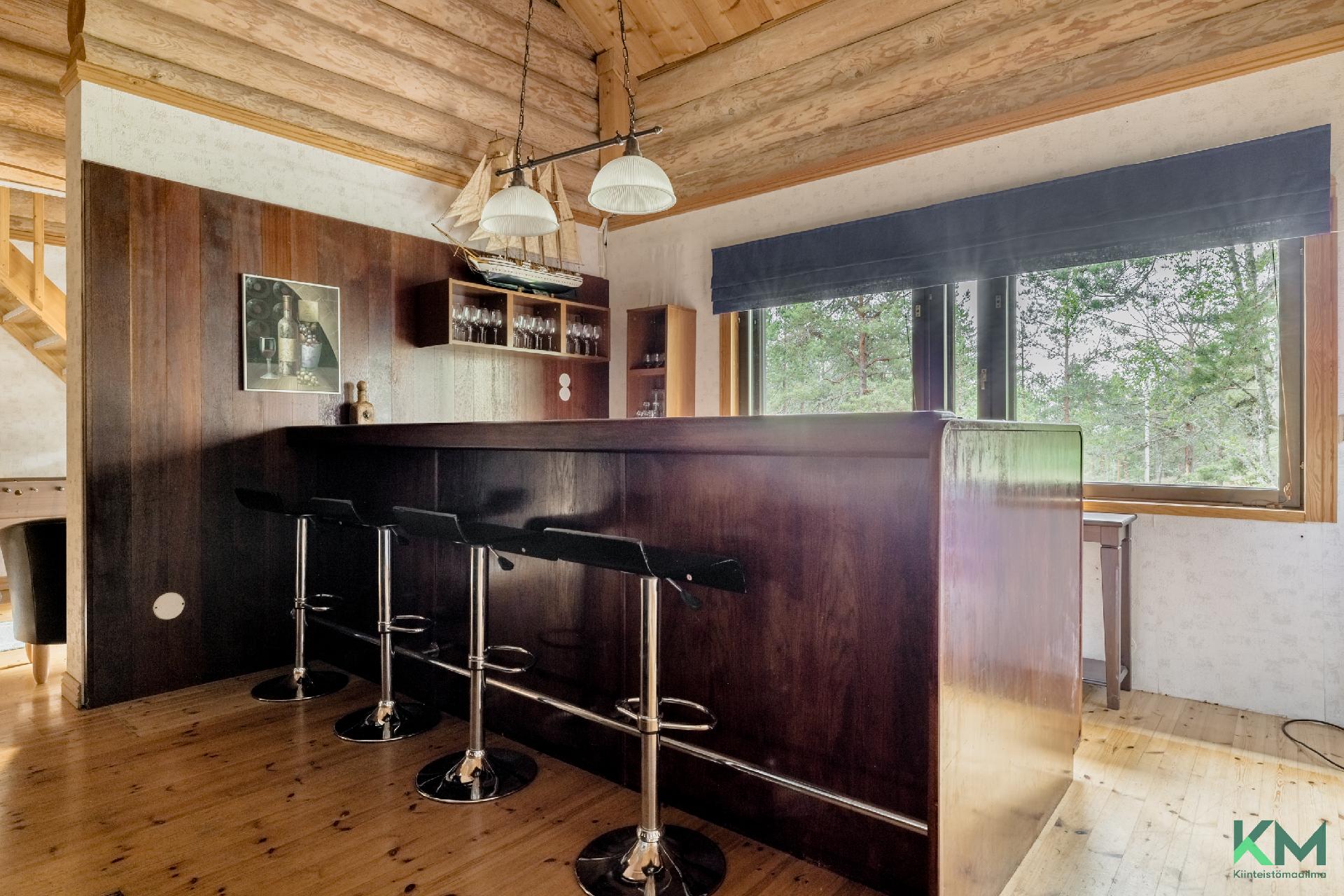 baari ruokasalin vieressä