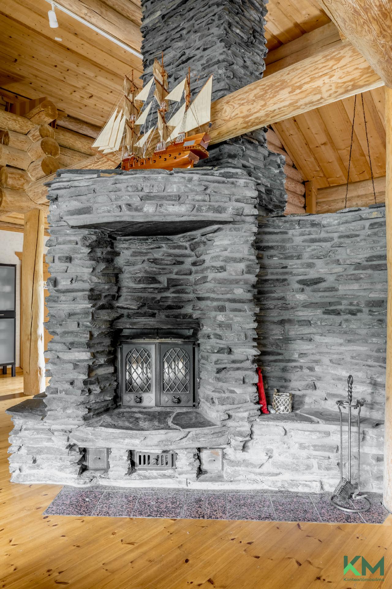 ruokasalin takka/leivinuuni