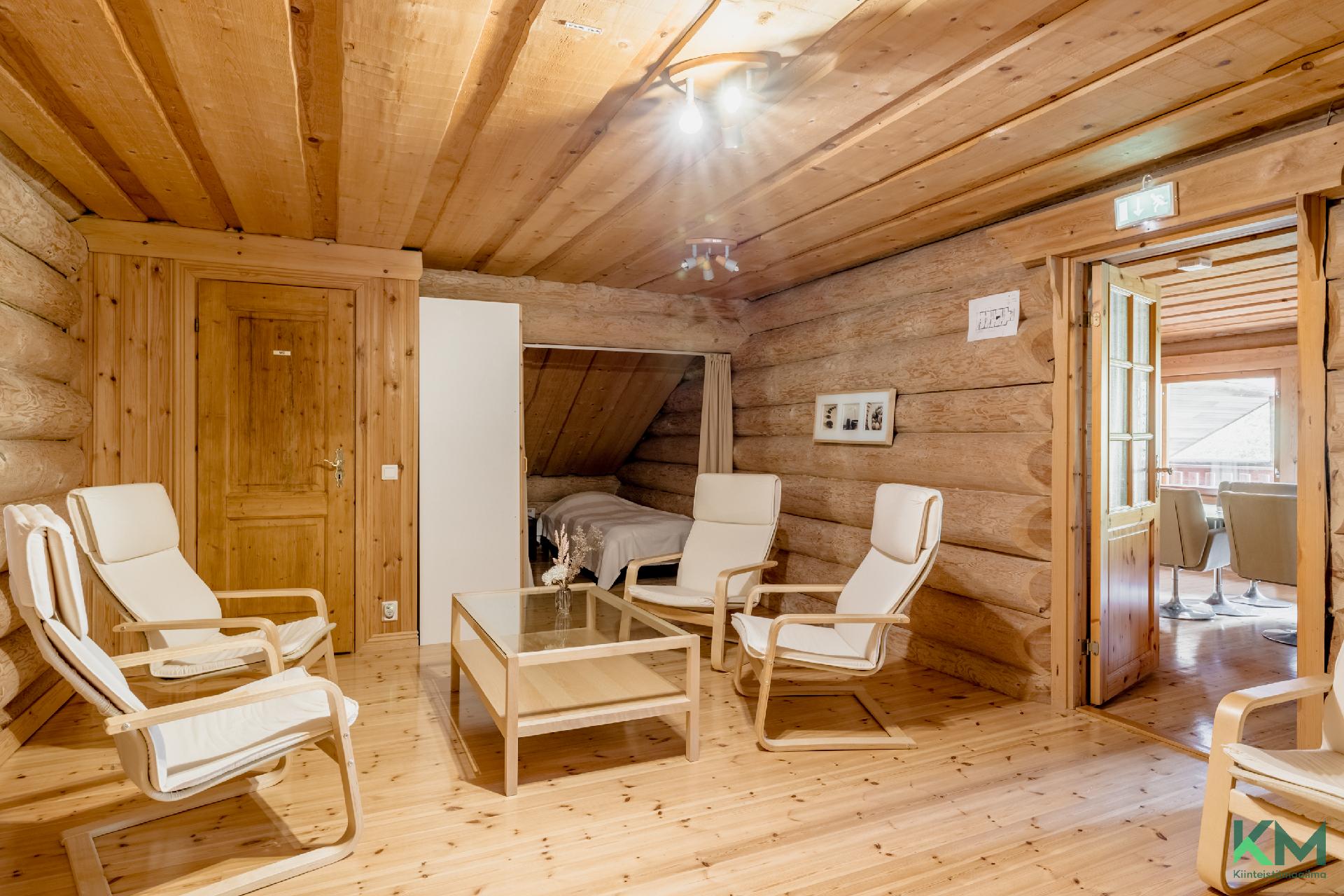 itäpäädyn makuutilat ja wc