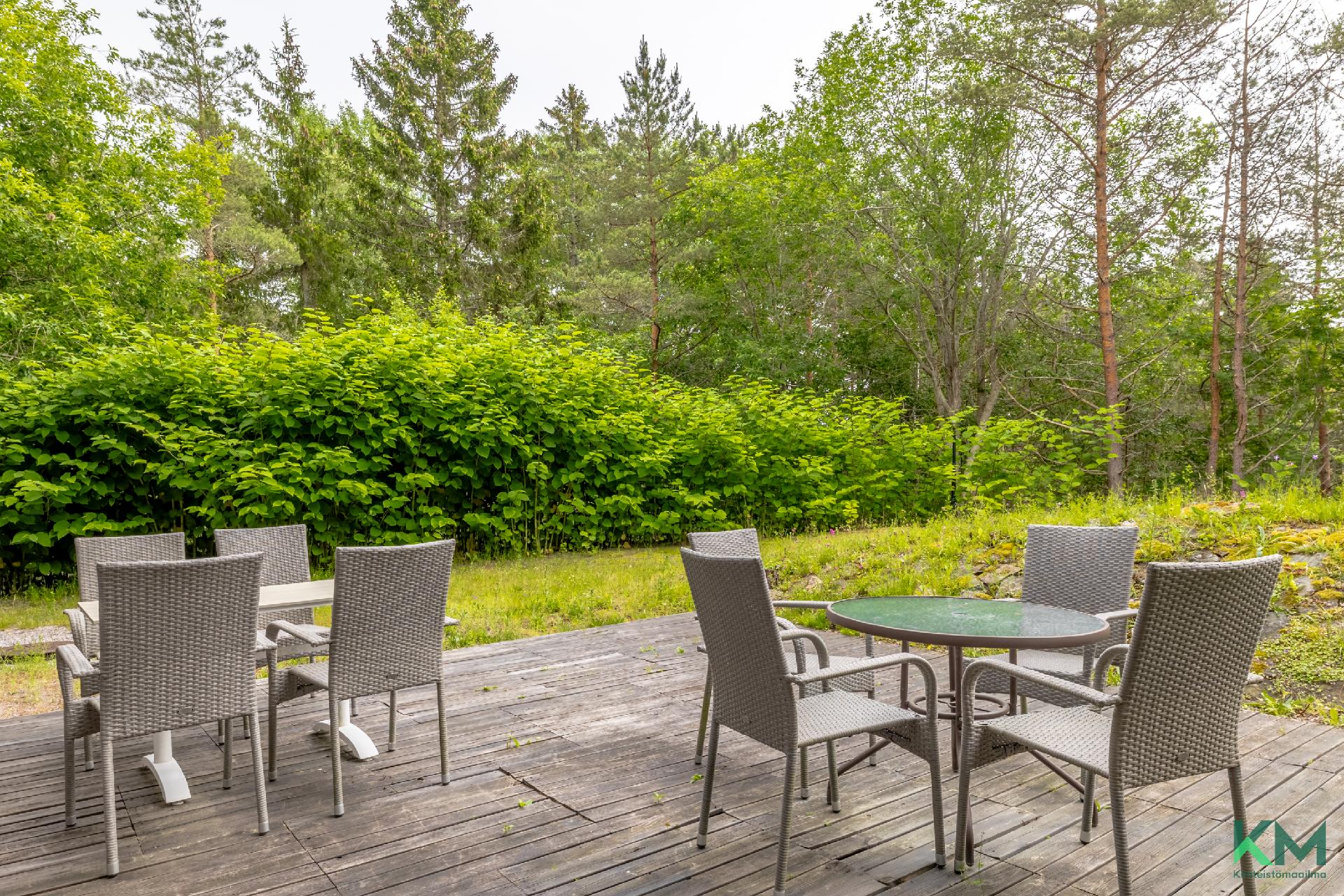 terassi saunaosaston edustalla