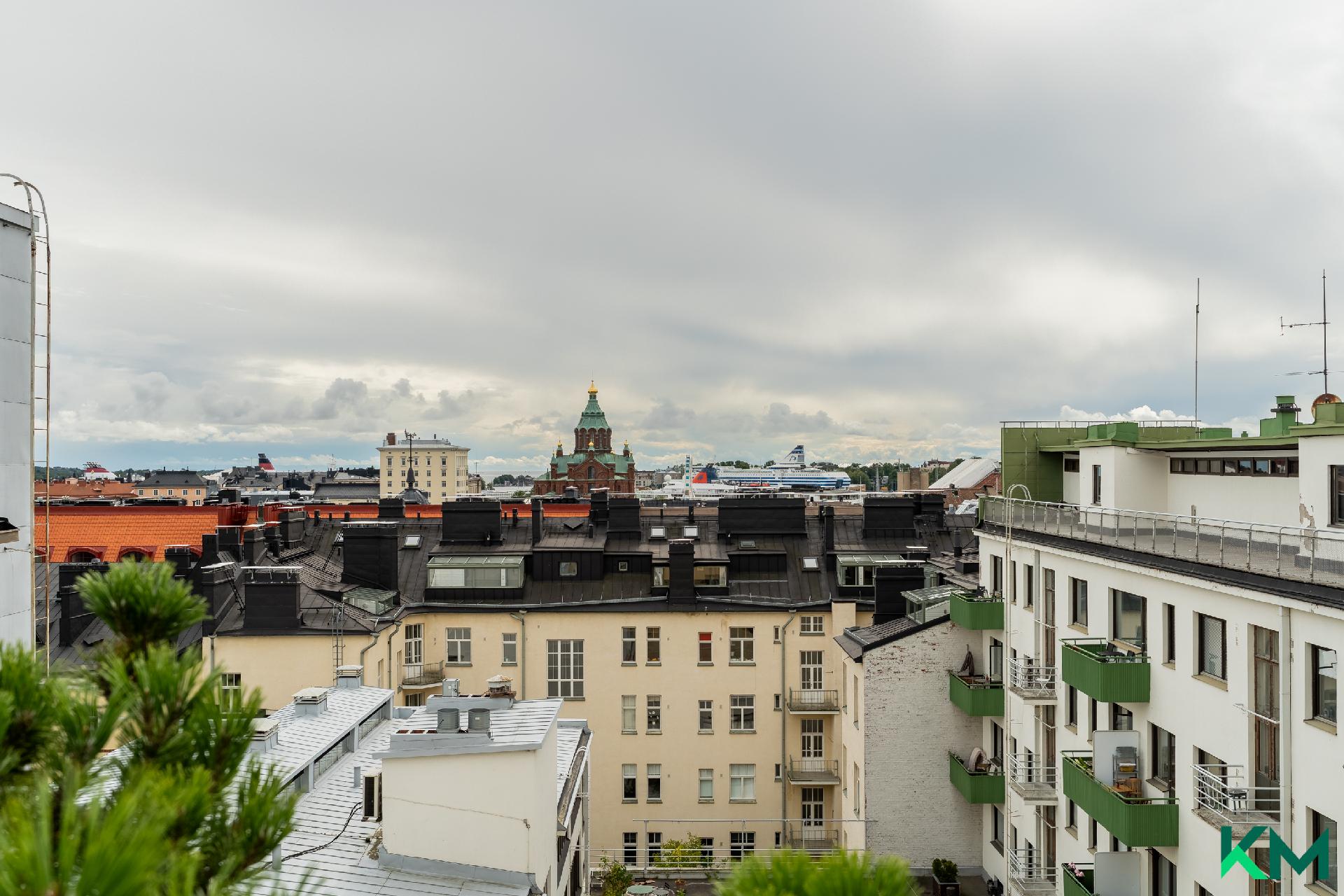 Näkymät taloyhtiön saunan parvelta.