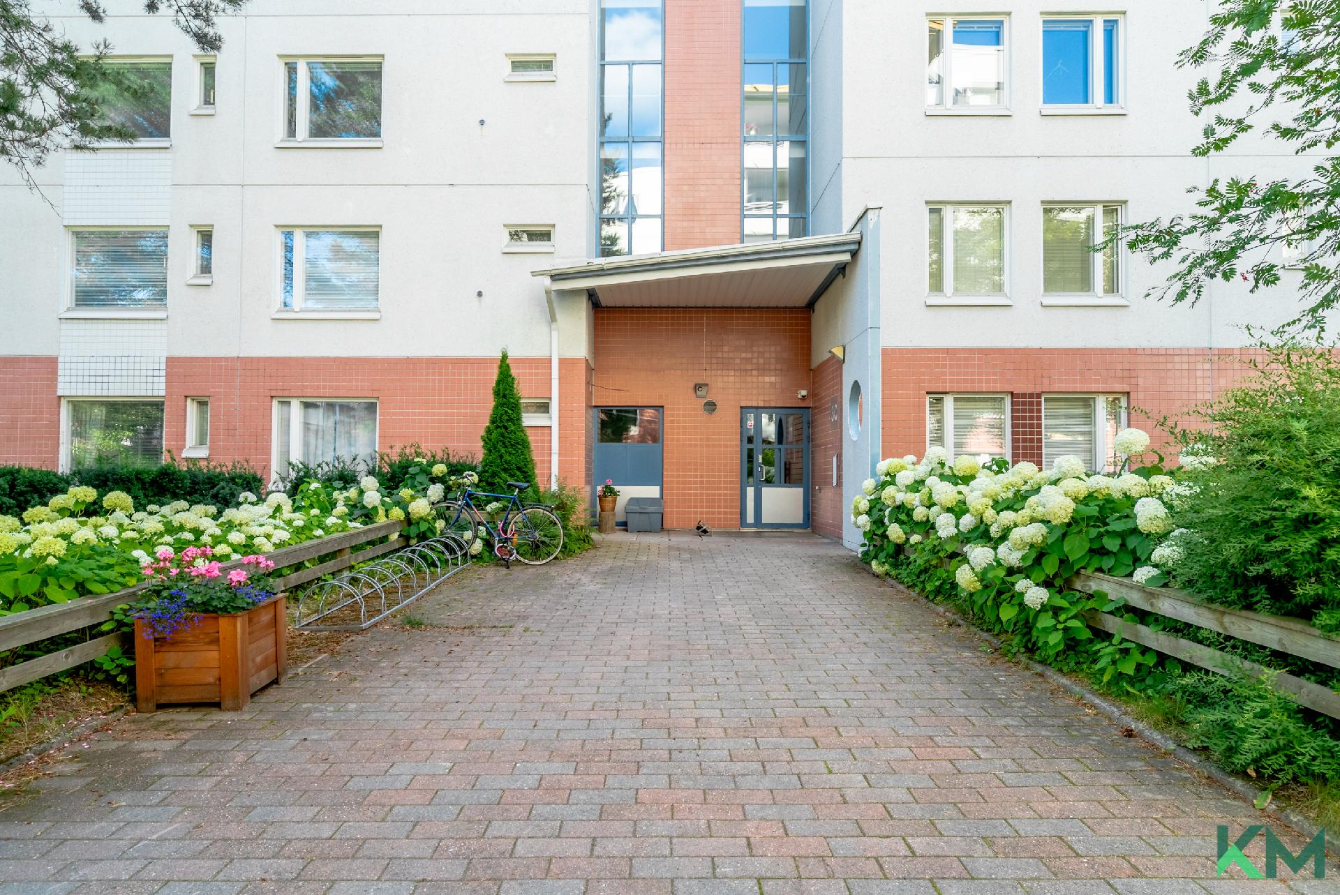 Esteetön sisäänkäynti rappukäytävään