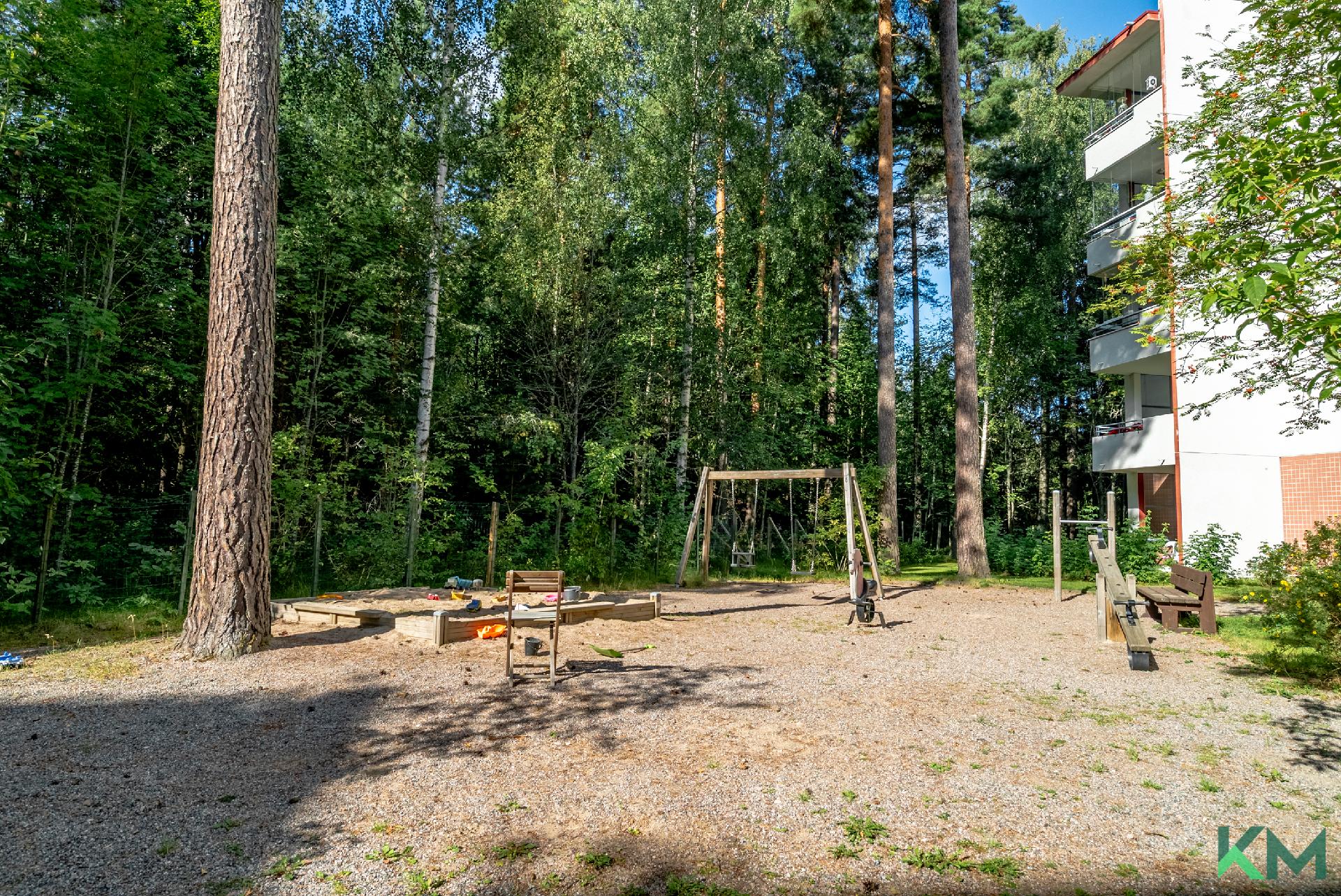 Suojaisa leikkialue lapsille