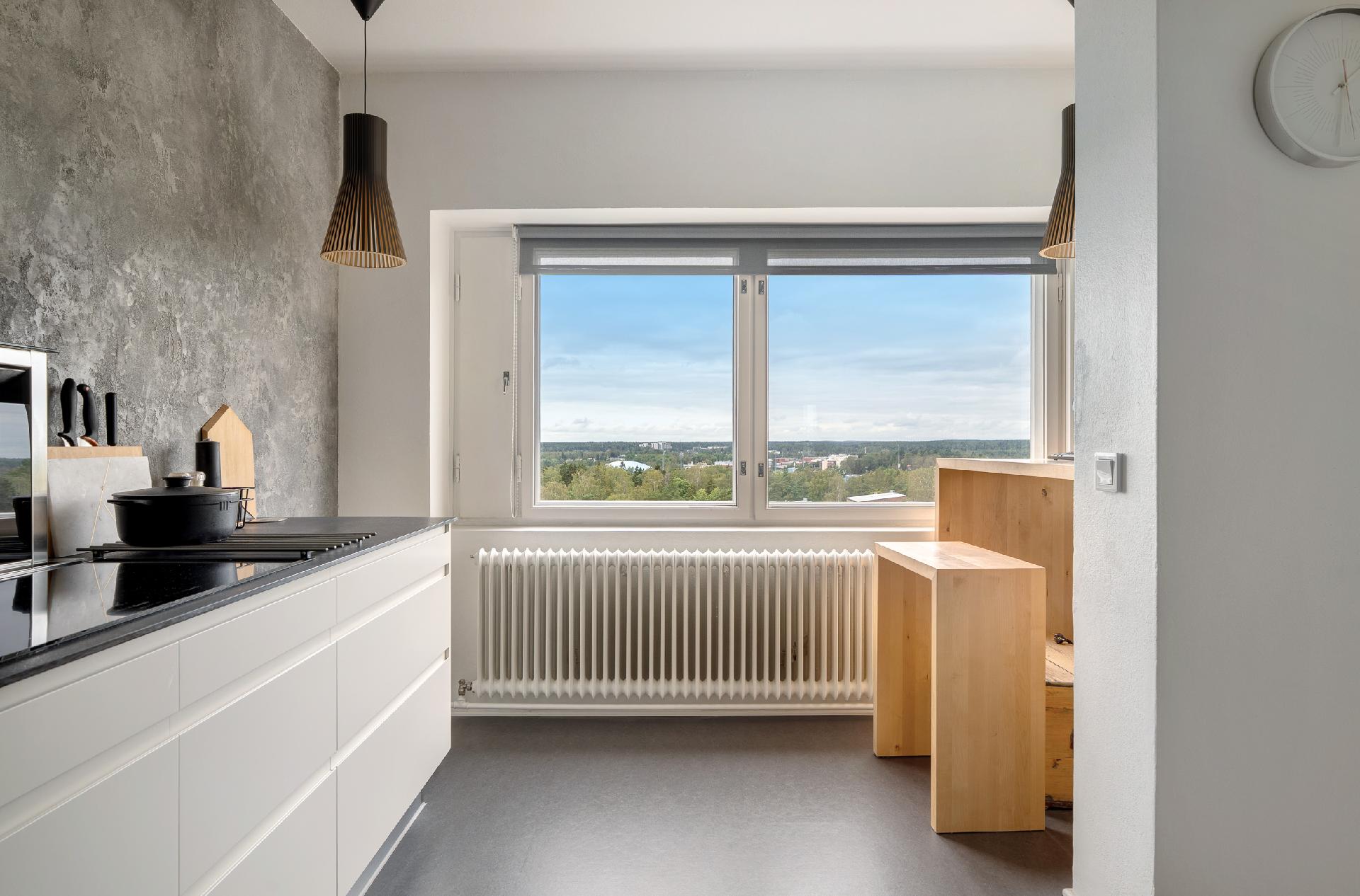 Keittiön ikkunat länteen