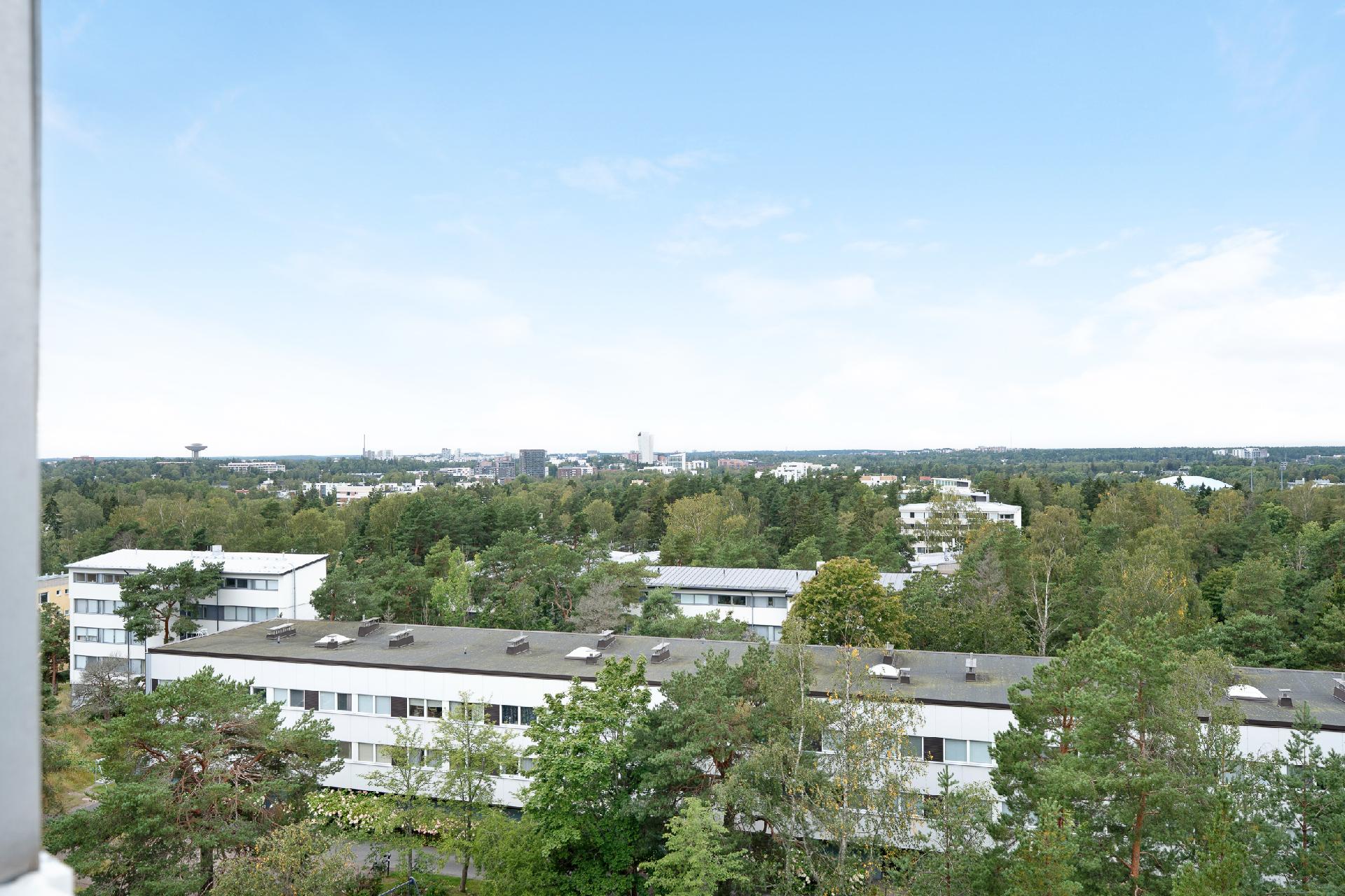 Näkymä länteen parvekkeelta