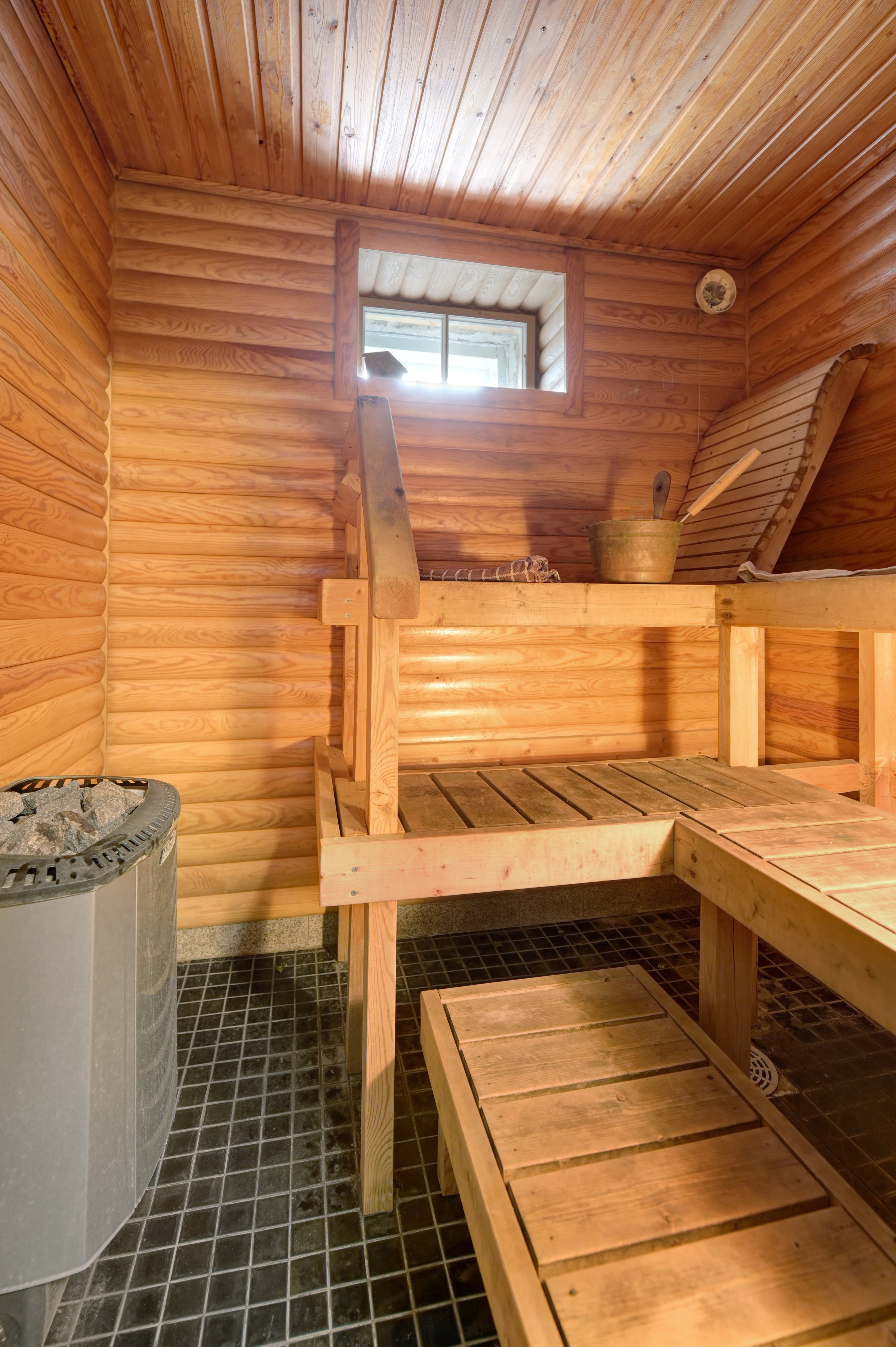 Sauna kellarissa  - Bastun nere i källaren