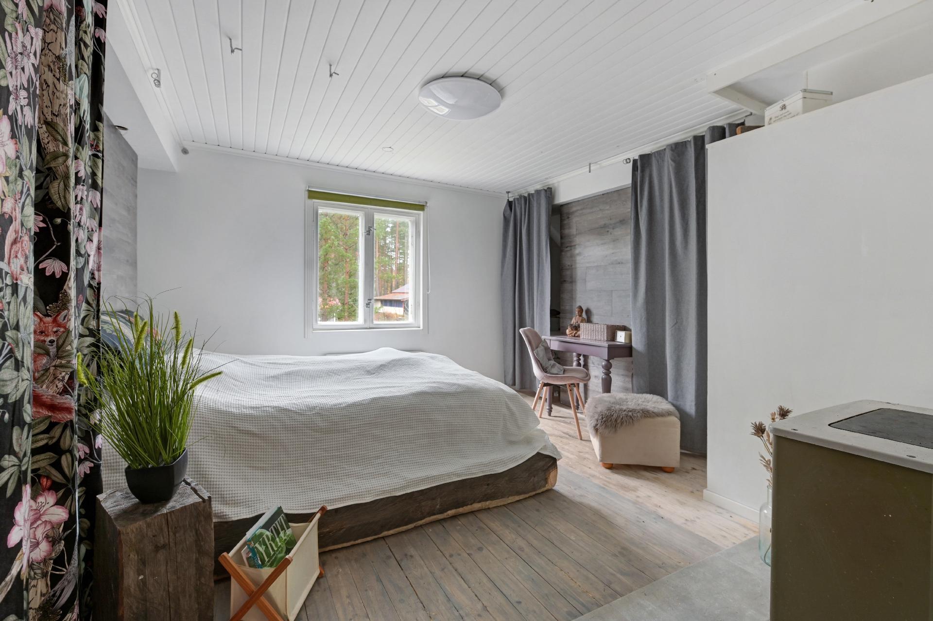 Yläkerran Mh 1 - Övrevåningens Sr 1