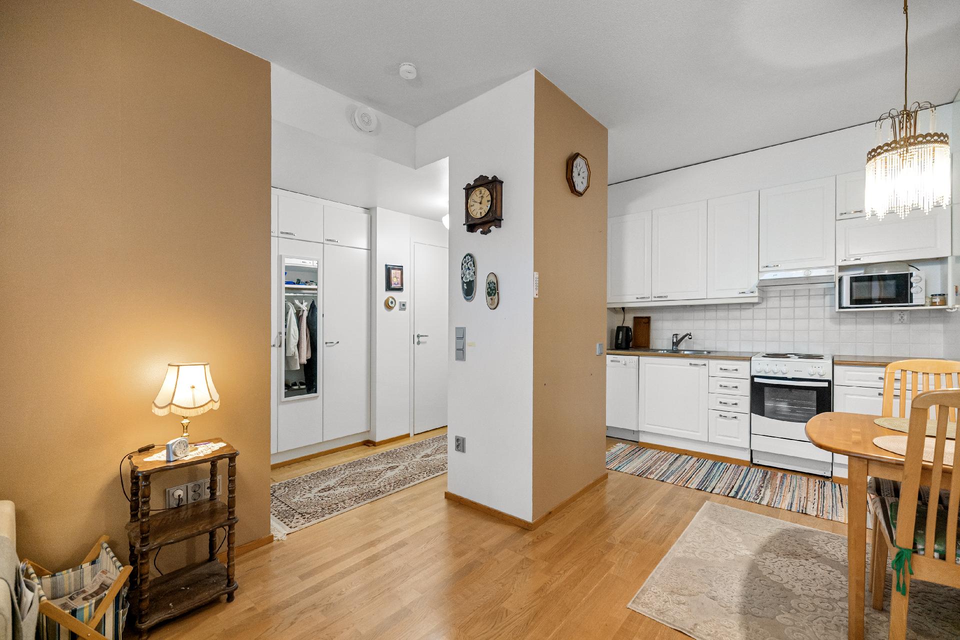 Olohuone ja keittiö ovat yhtenäistä tilaa