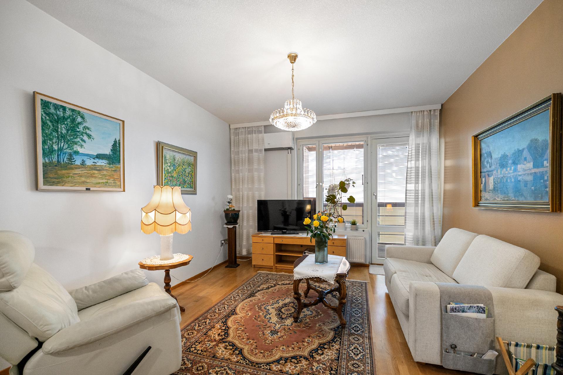 Olohuoneessa on ilmalämpöpumppu