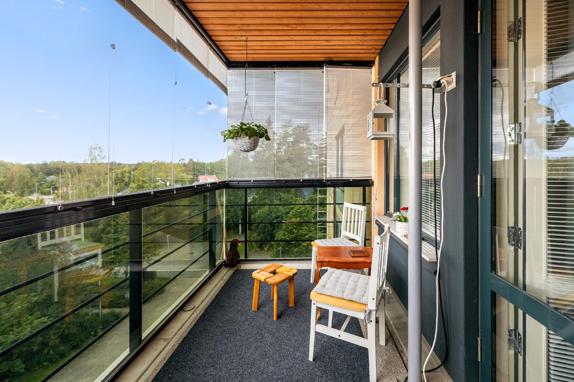 Lasitettu tilava parveke