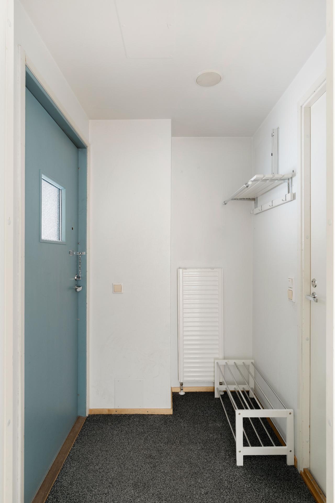 Eteinen on kivankokoinen.