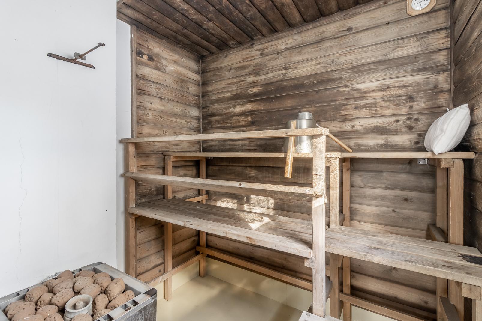 Mäenalus 21, Tapanila, Helsinki