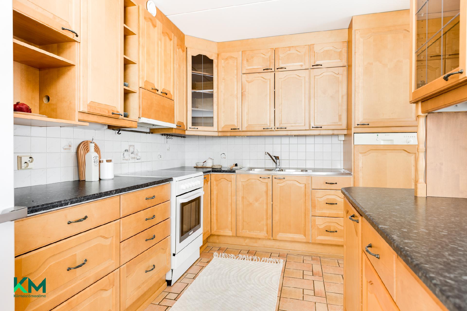 Kuivastie 12, Länsi-Tuira, Oulu