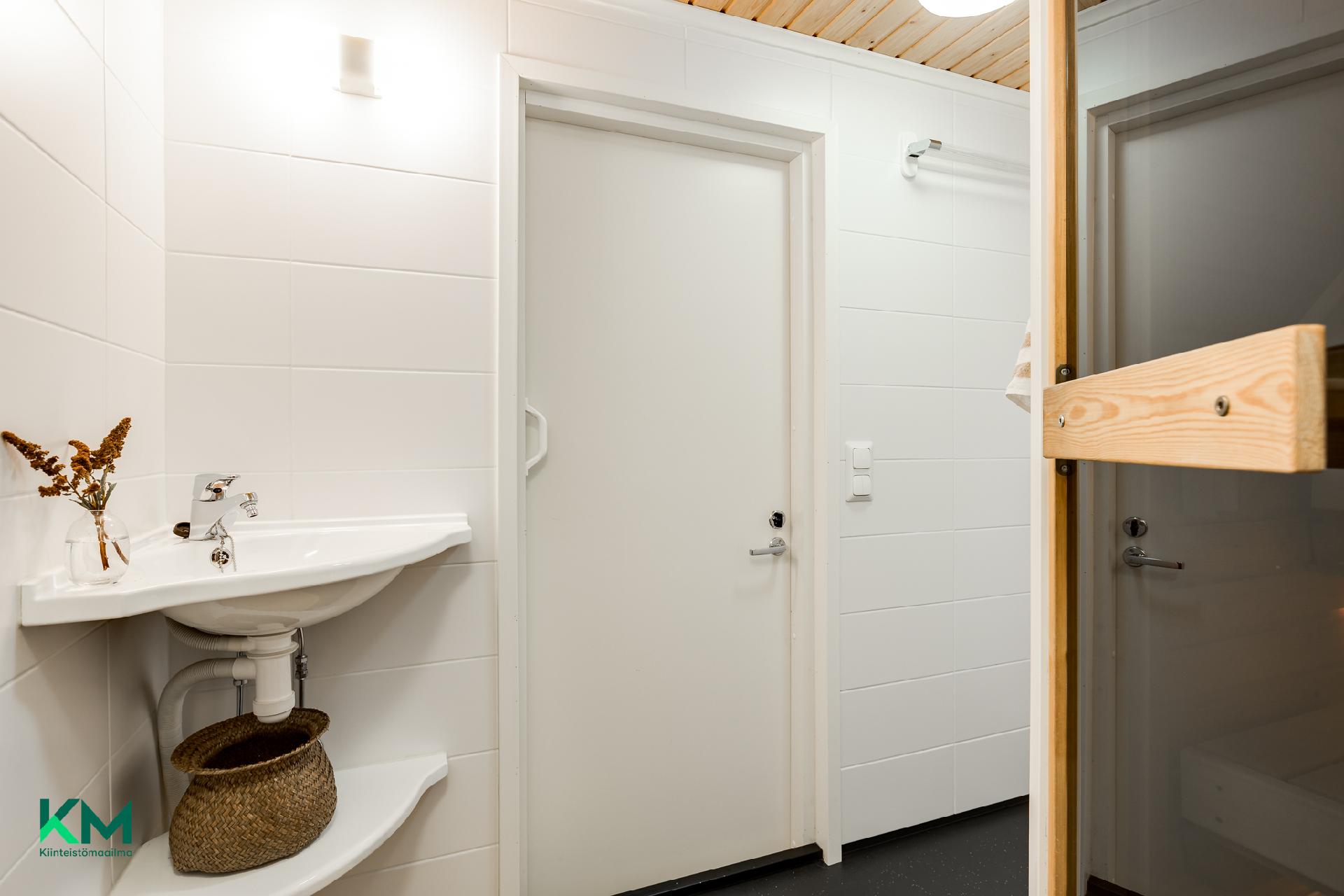 Kuivastie 12, Länsi-Tuira, Oulu