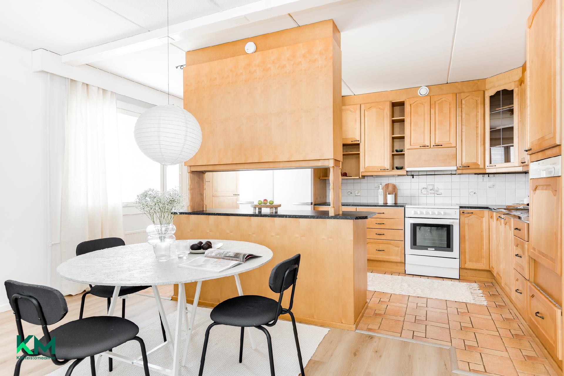 Kuivastie 12, Länsi-Tuira, Oulu