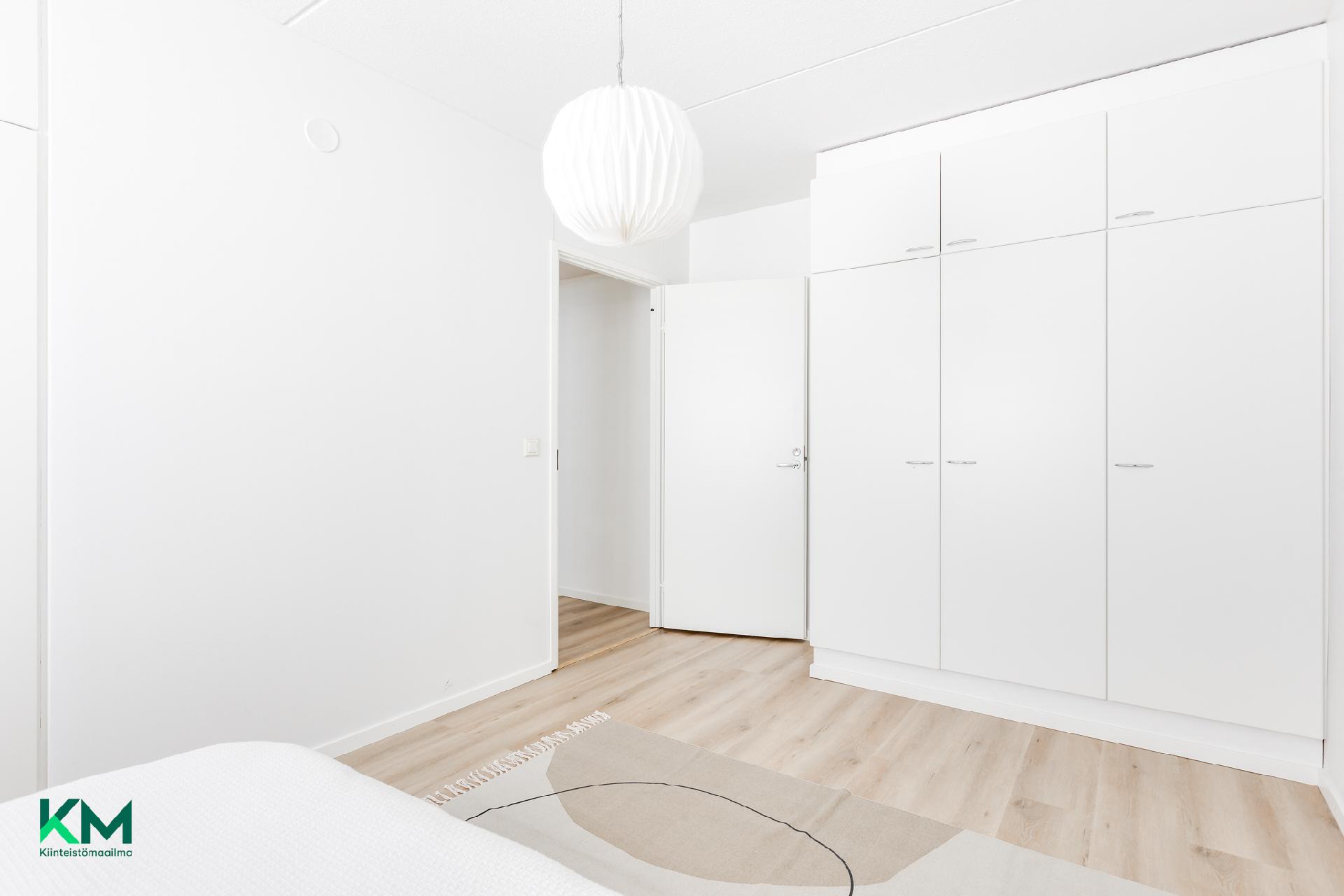 Kuivastie 12, Länsi-Tuira, Oulu