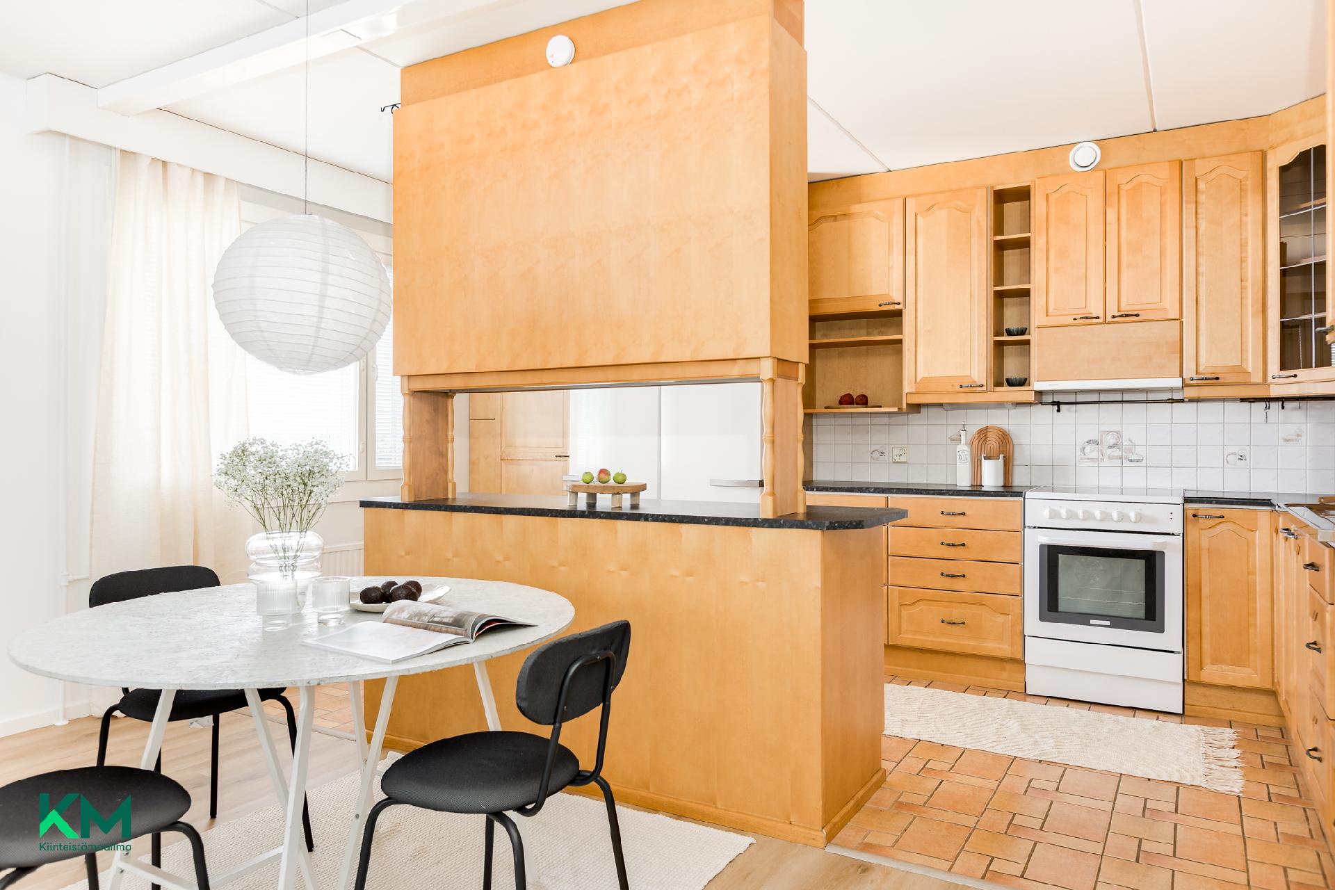 Kuivastie 12, Länsi-Tuira, Oulu