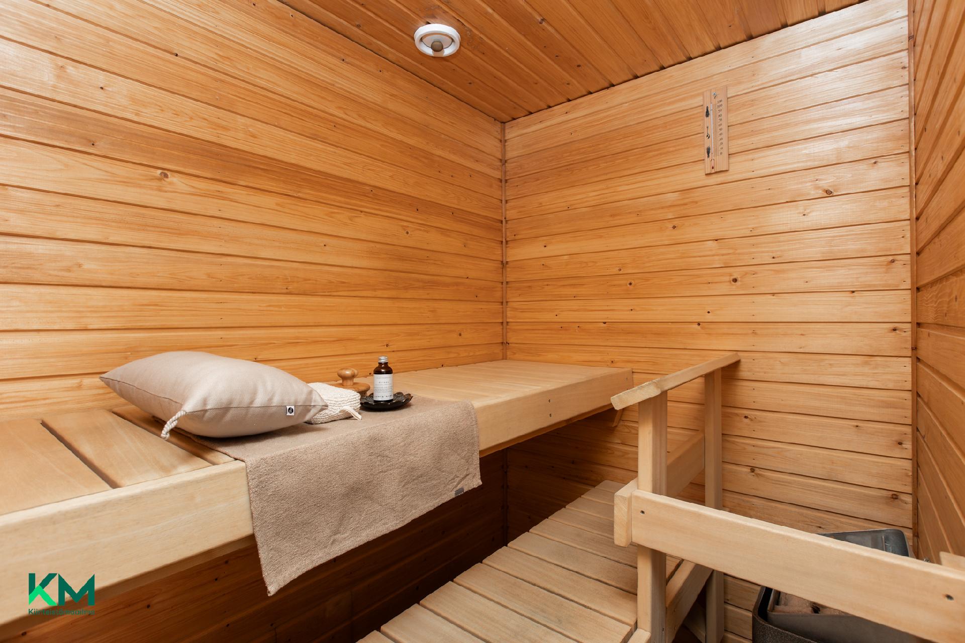 Kuivastie 12, Länsi-Tuira, Oulu