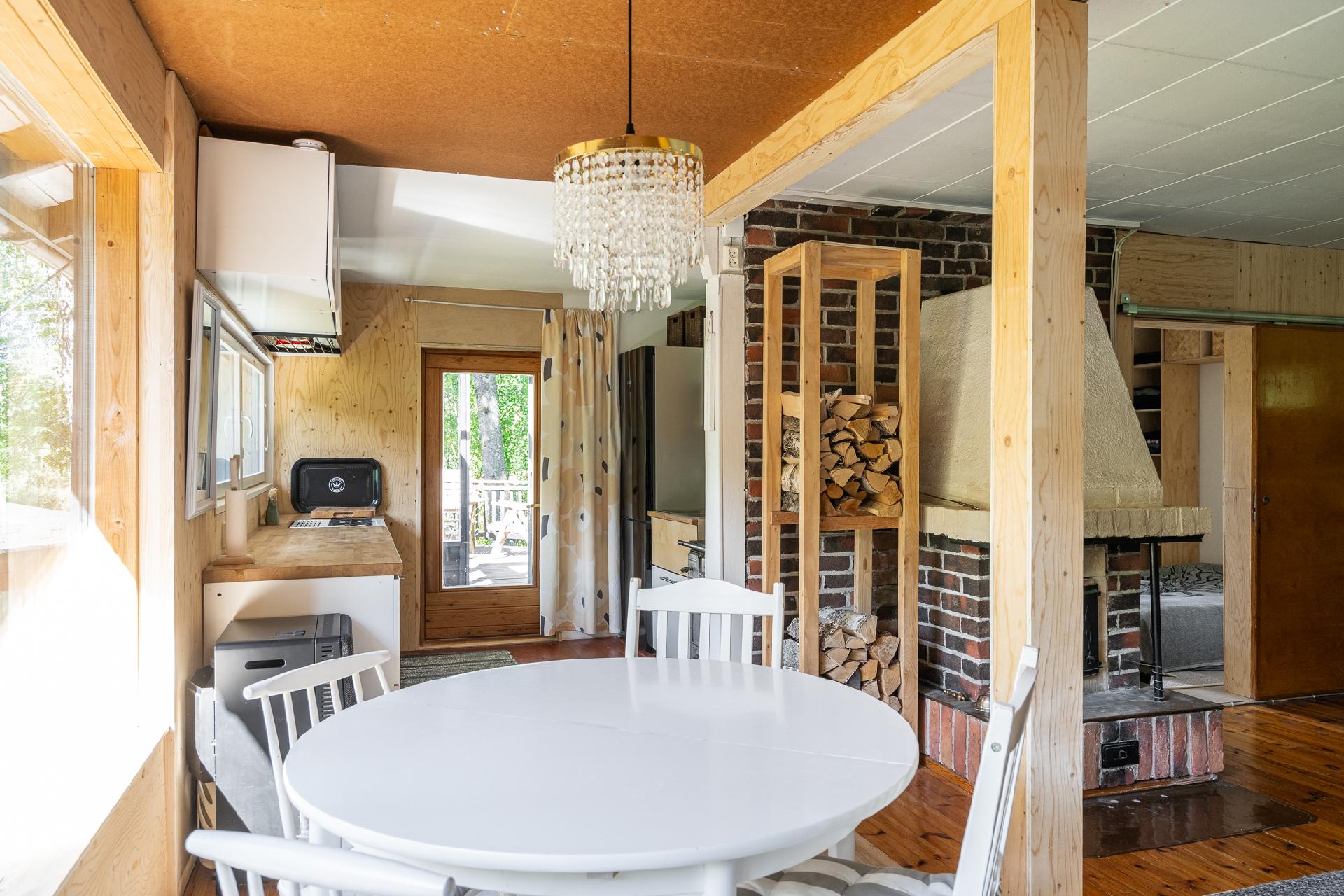 Ruokailutila / keittiö